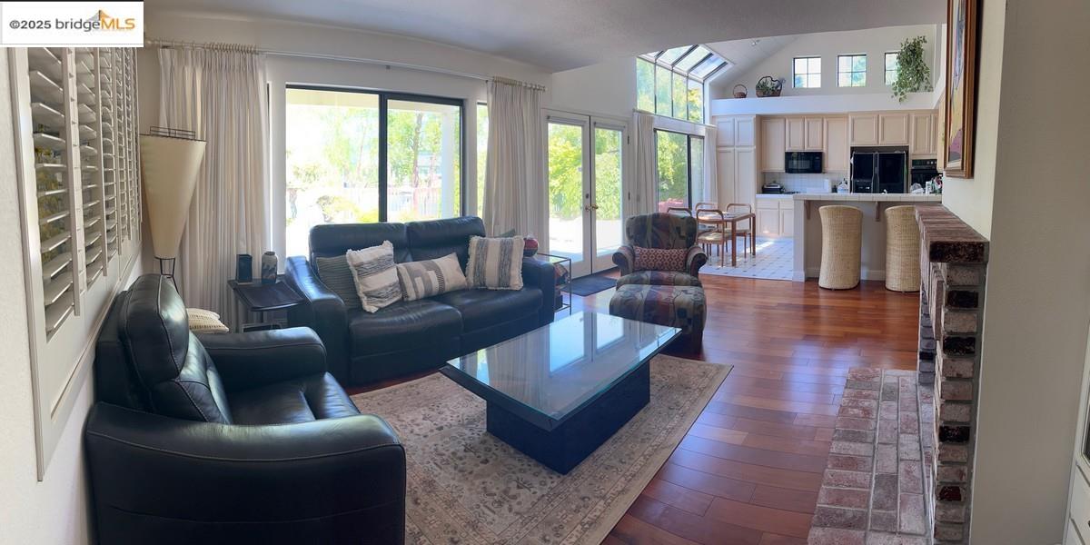 Detail Gallery Image 5 of 15 For 111 Anderson Rd, Alameda,  CA 94502 - 4 Beds | 3 Baths