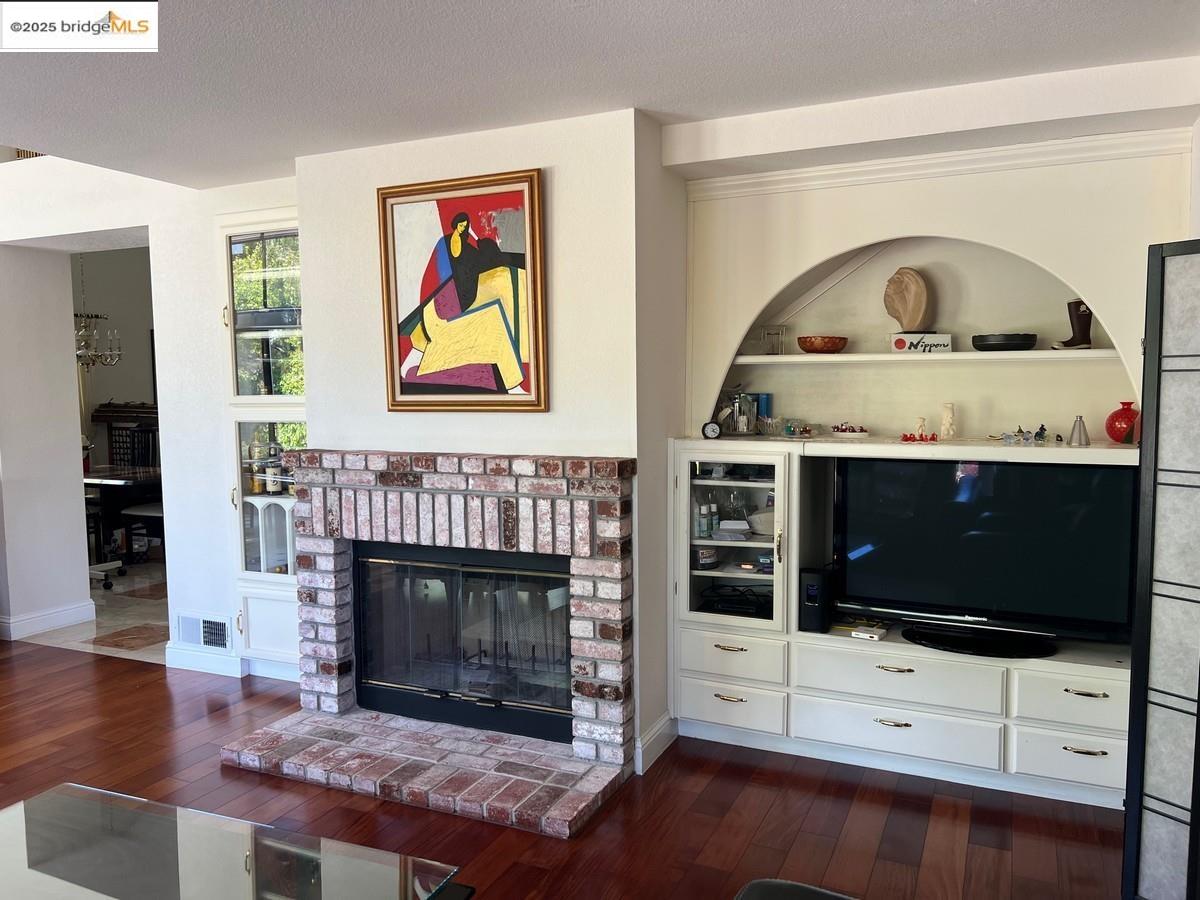 Detail Gallery Image 7 of 15 For 111 Anderson Rd, Alameda,  CA 94502 - 4 Beds | 3 Baths