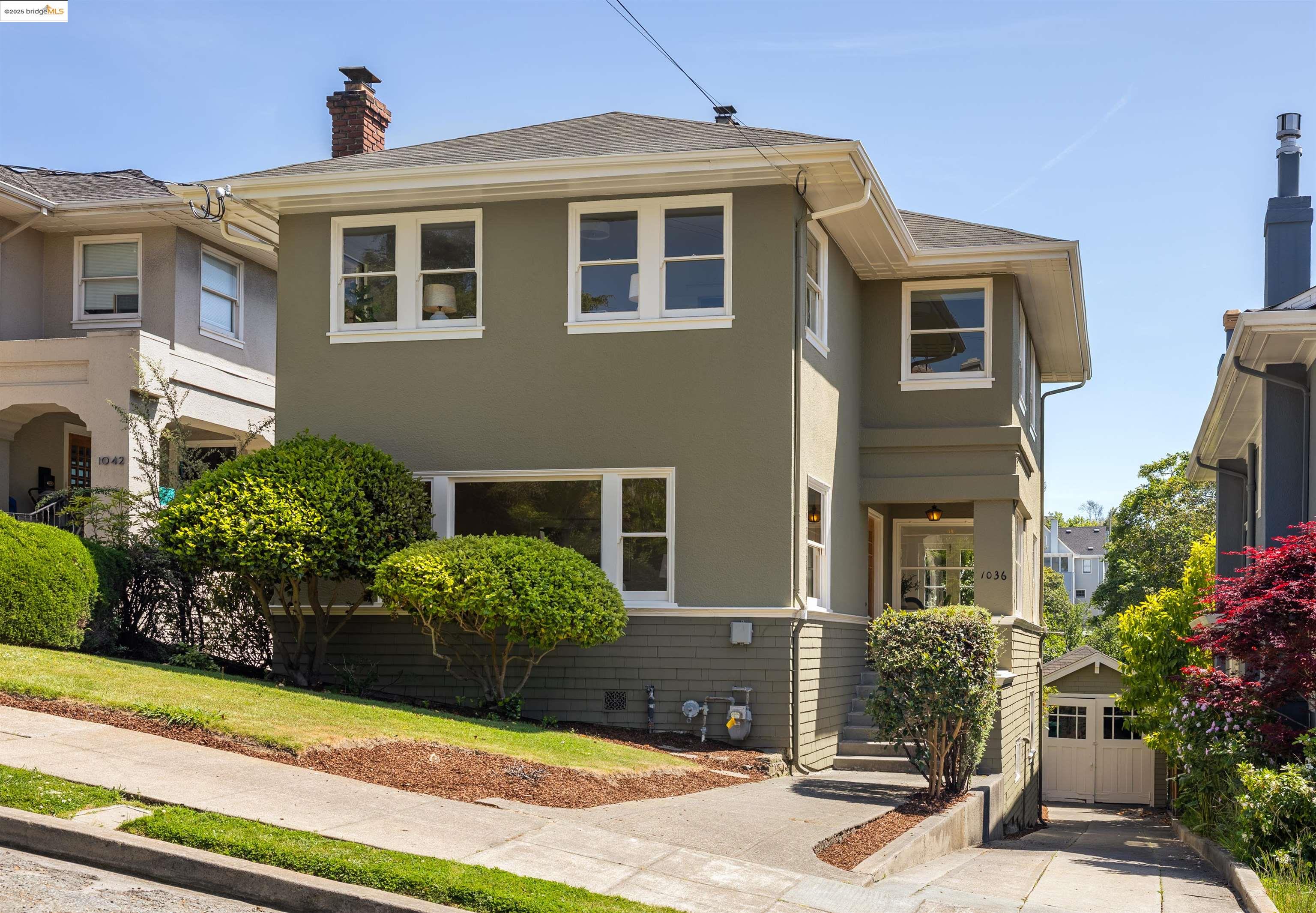 Detail Gallery Image 2 of 50 For 1036 Annerley Rd, Piedmont,  CA 94610 - 3 Beds | 1/1 Baths