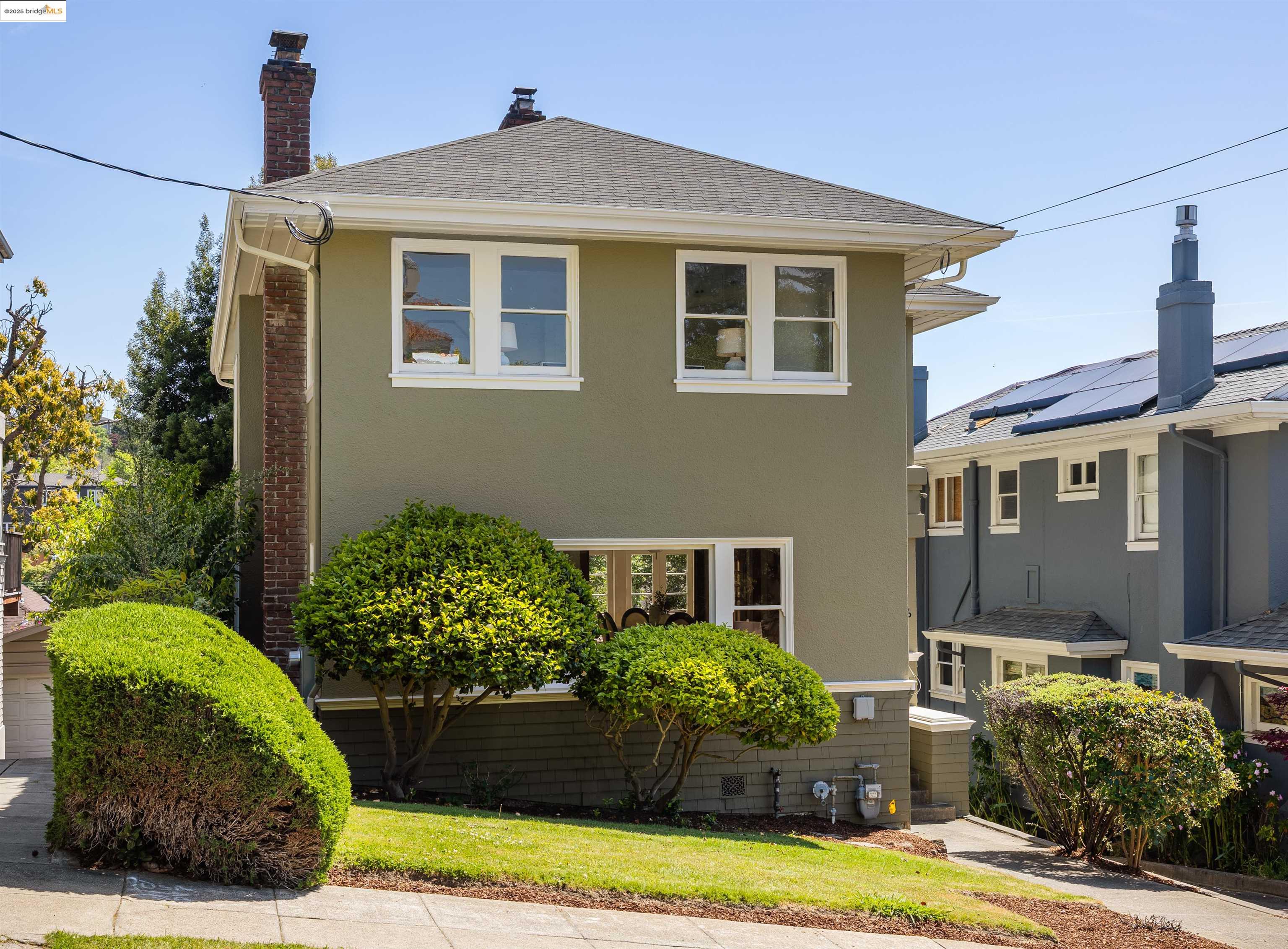 Detail Gallery Image 3 of 50 For 1036 Annerley Rd, Piedmont,  CA 94610 - 3 Beds | 1/1 Baths