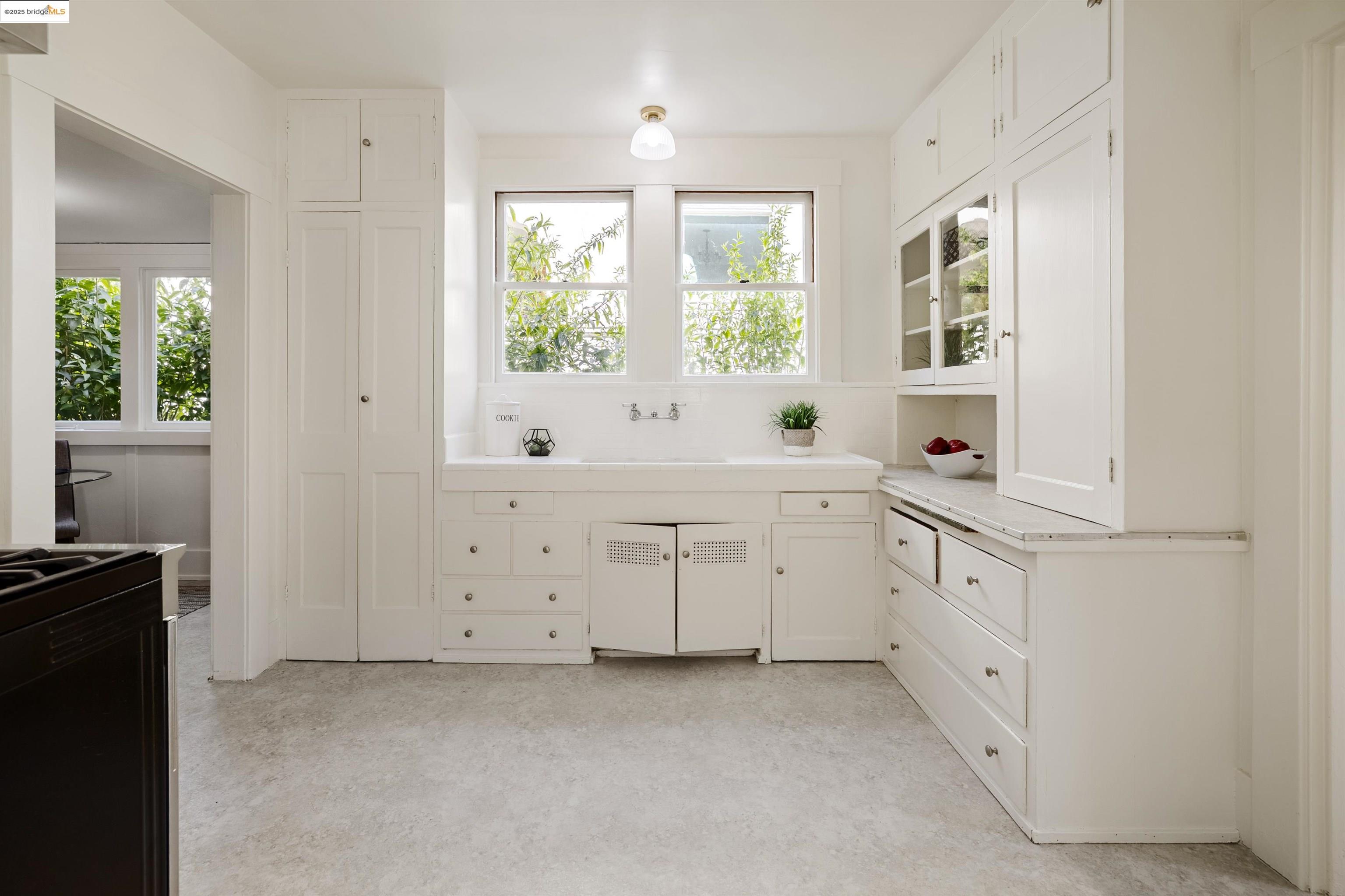 Detail Gallery Image 26 of 50 For 1036 Annerley Rd, Piedmont,  CA 94610 - 3 Beds | 1/1 Baths