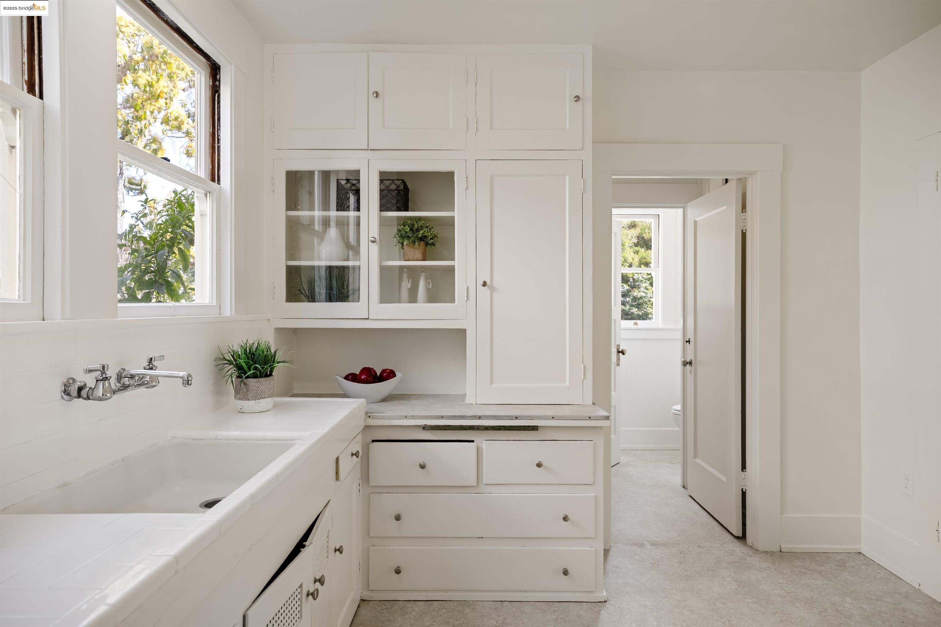 Detail Gallery Image 29 of 50 For 1036 Annerley Rd, Piedmont,  CA 94610 - 3 Beds | 1/1 Baths