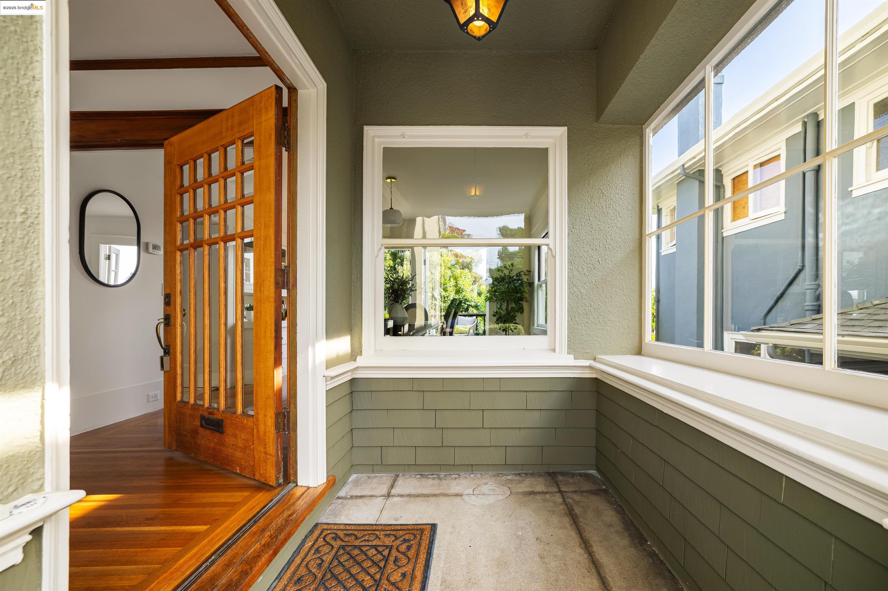Detail Gallery Image 5 of 50 For 1036 Annerley Rd, Piedmont,  CA 94610 - 3 Beds | 1/1 Baths