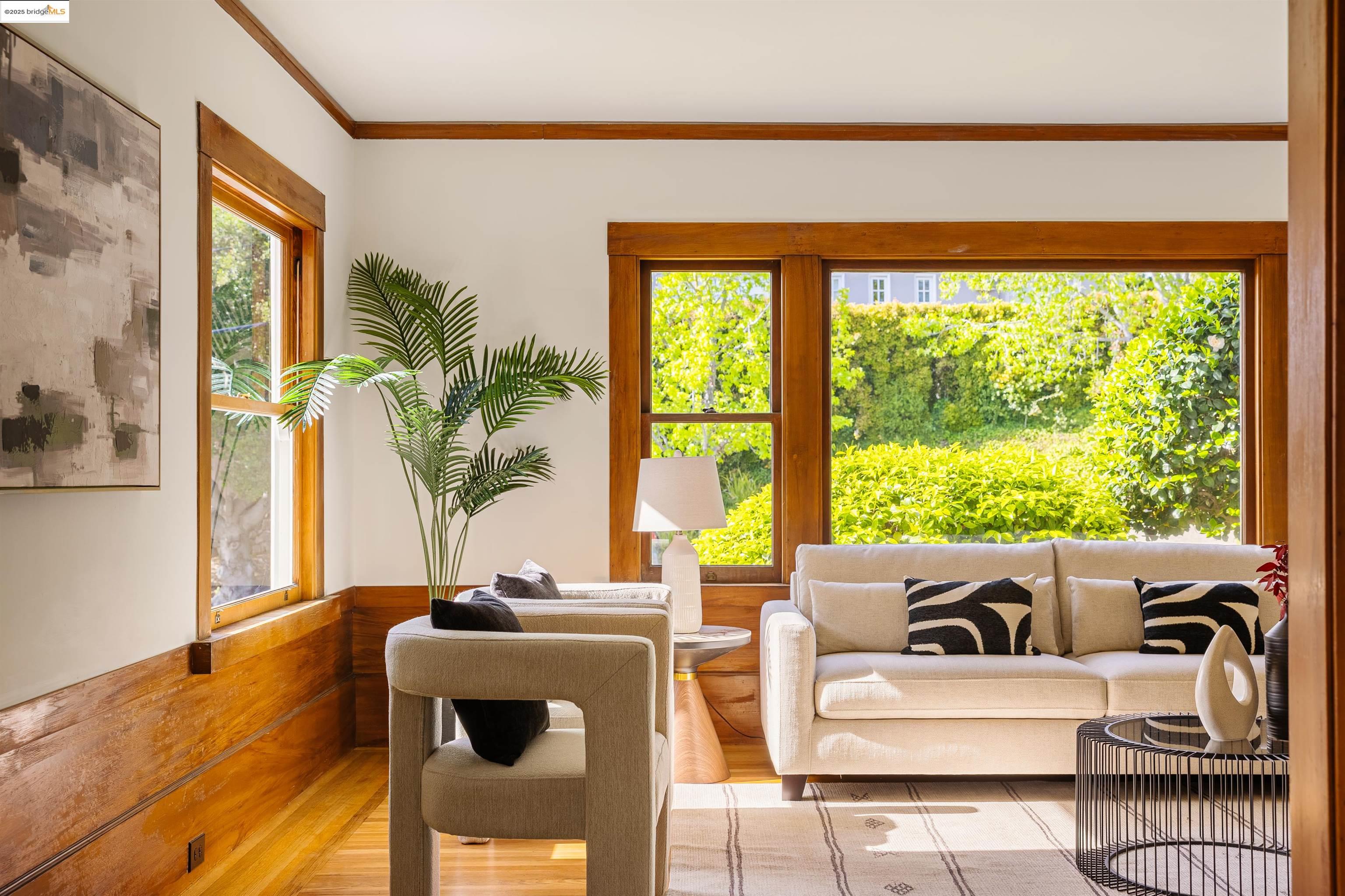 Detail Gallery Image 8 of 50 For 1036 Annerley Rd, Piedmont,  CA 94610 - 3 Beds | 1/1 Baths