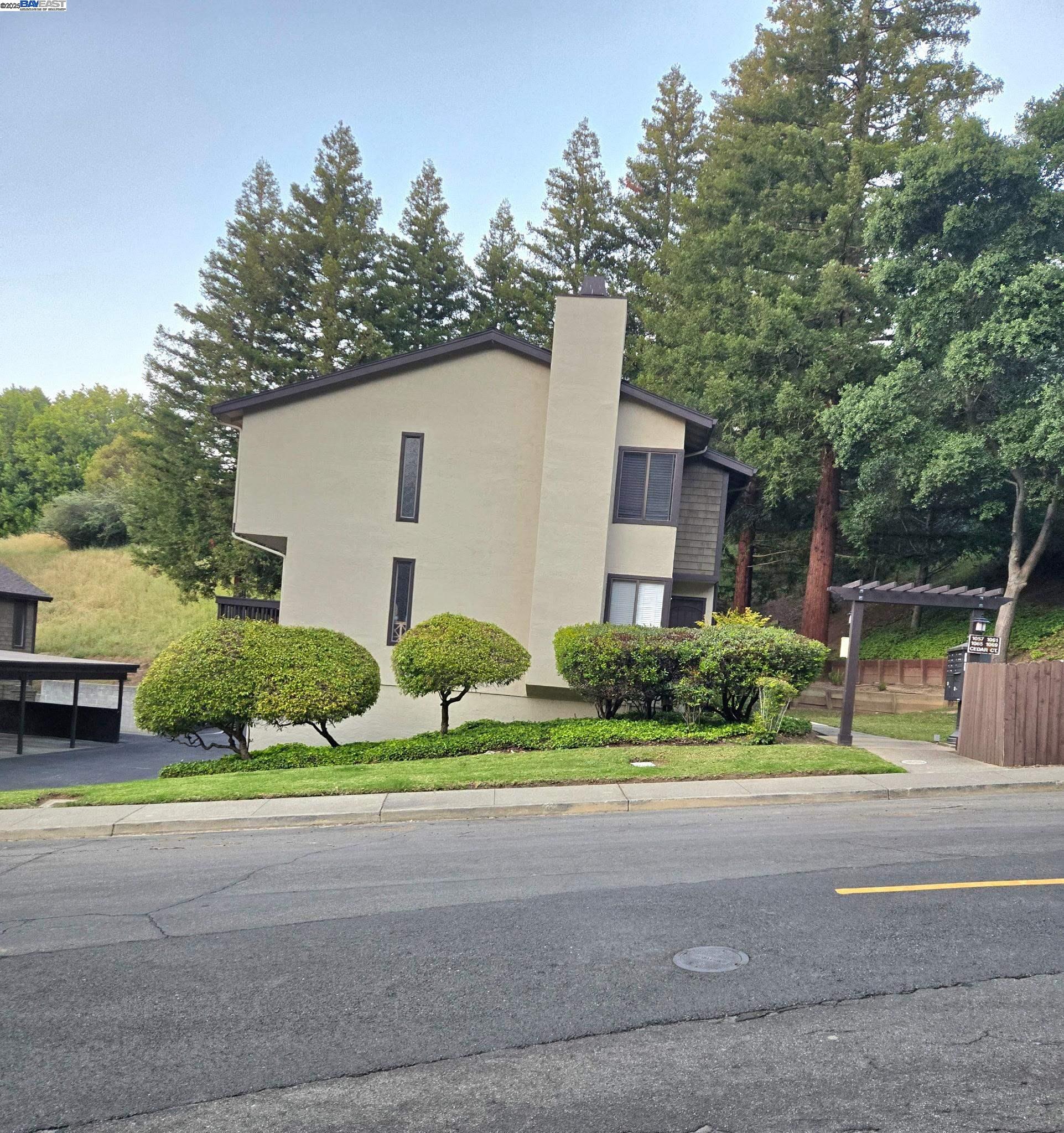 Detail Gallery Image 3 of 21 For 1069 Cedar Ct, Crockett,  CA 94525 - 3 Beds | 1/1 Baths