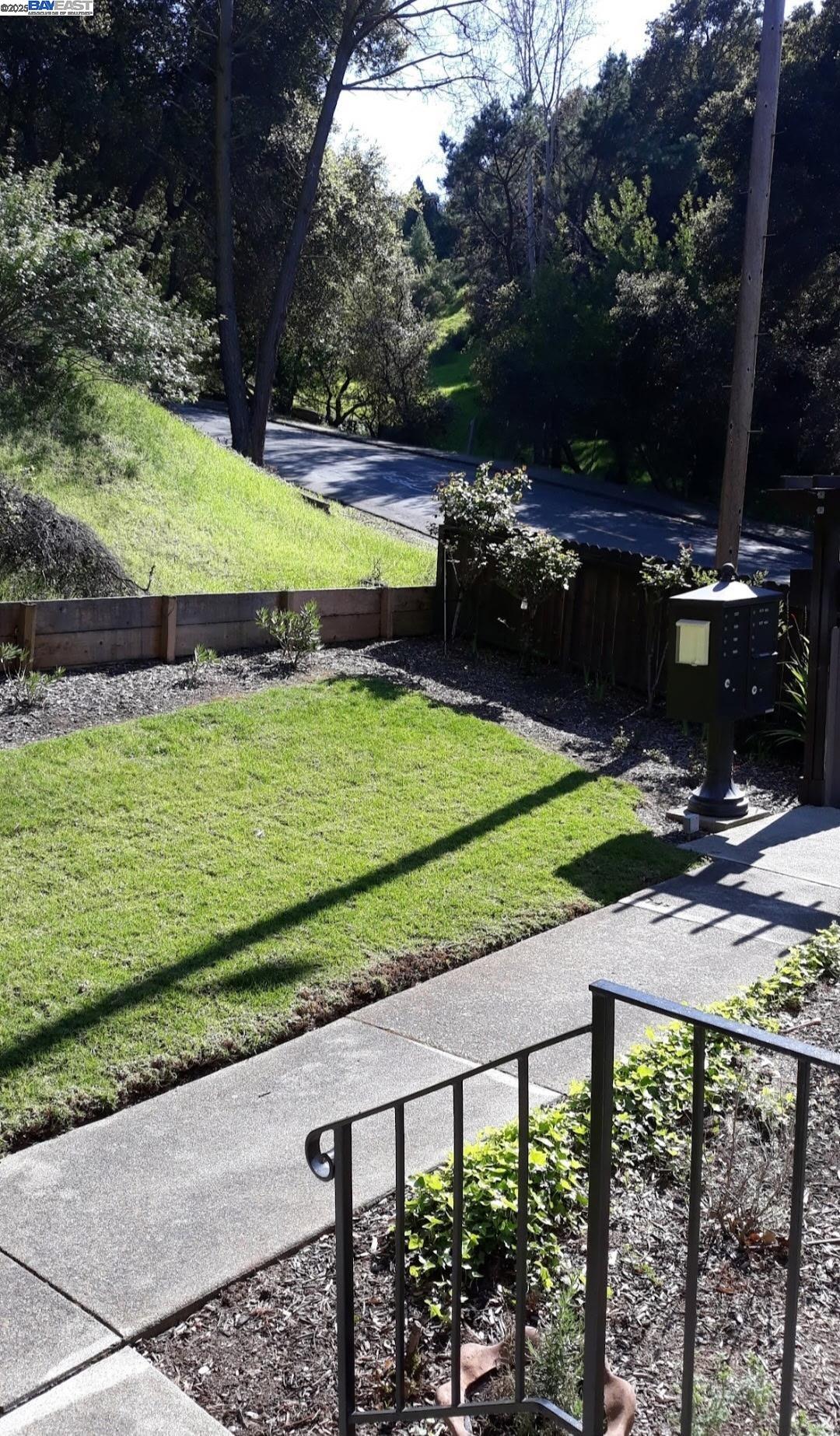 Detail Gallery Image 6 of 21 For 1069 Cedar Ct, Crockett,  CA 94525 - 3 Beds | 1/1 Baths