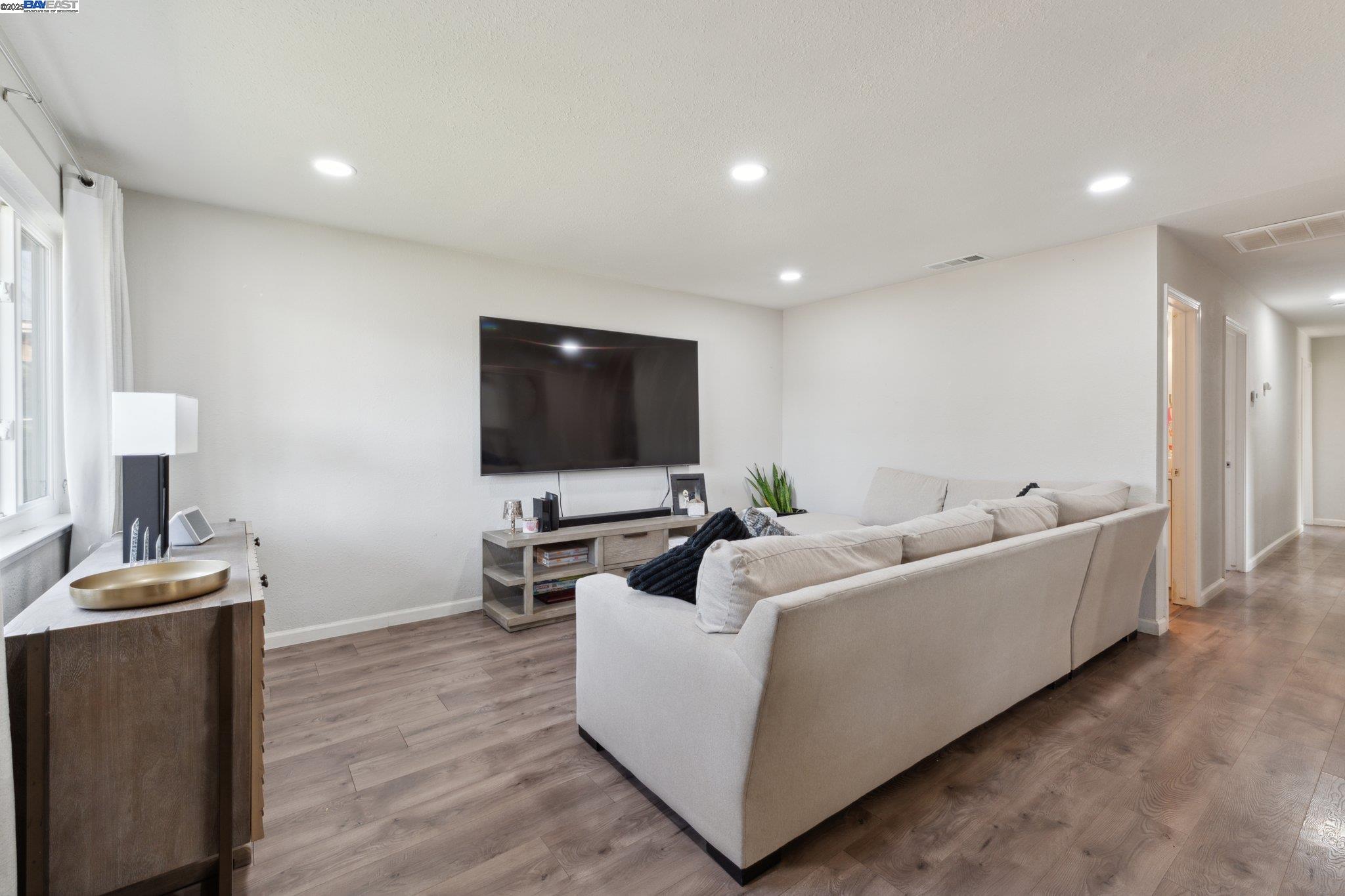 Detail Gallery Image 5 of 27 For 5112 Tyson Ave, Modesto,  CA 95357 - 4 Beds | 2 Baths