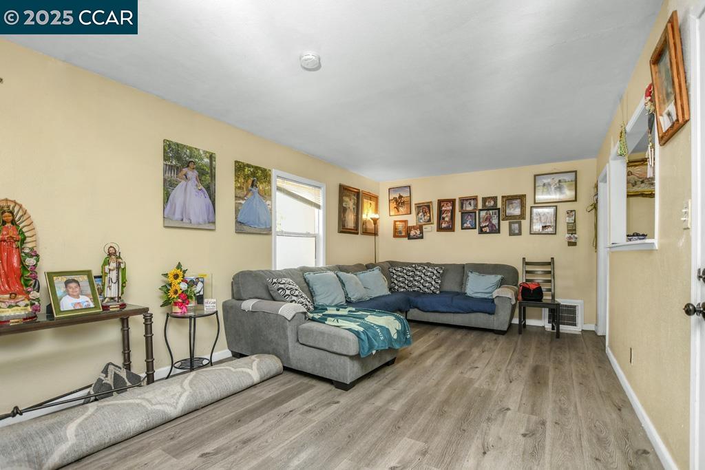 Detail Gallery Image 5 of 21 For 71 Ambrose Ave, Bay Point,  CA 94565 - 3 Beds | 1 Baths