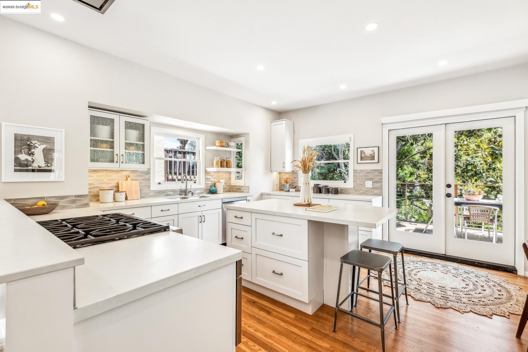 Detail Gallery Image 12 of 35 For 952 Kingston Ave, Piedmont,  CA 94611 - 3 Beds | 2 Baths