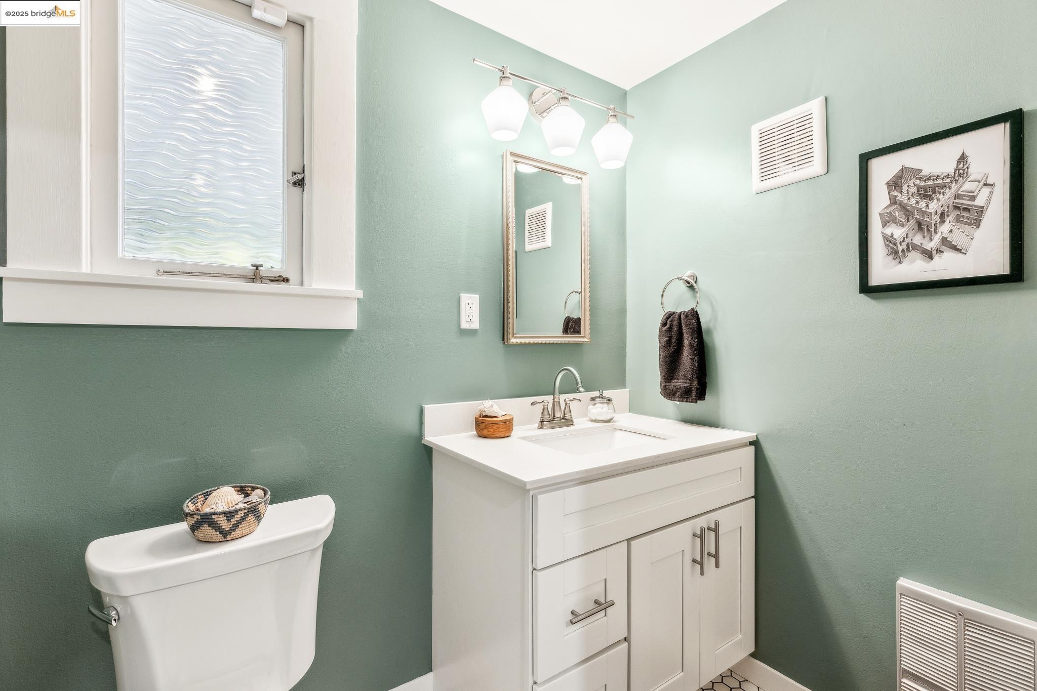 Detail Gallery Image 24 of 35 For 952 Kingston Ave, Piedmont,  CA 94611 - 3 Beds | 2 Baths