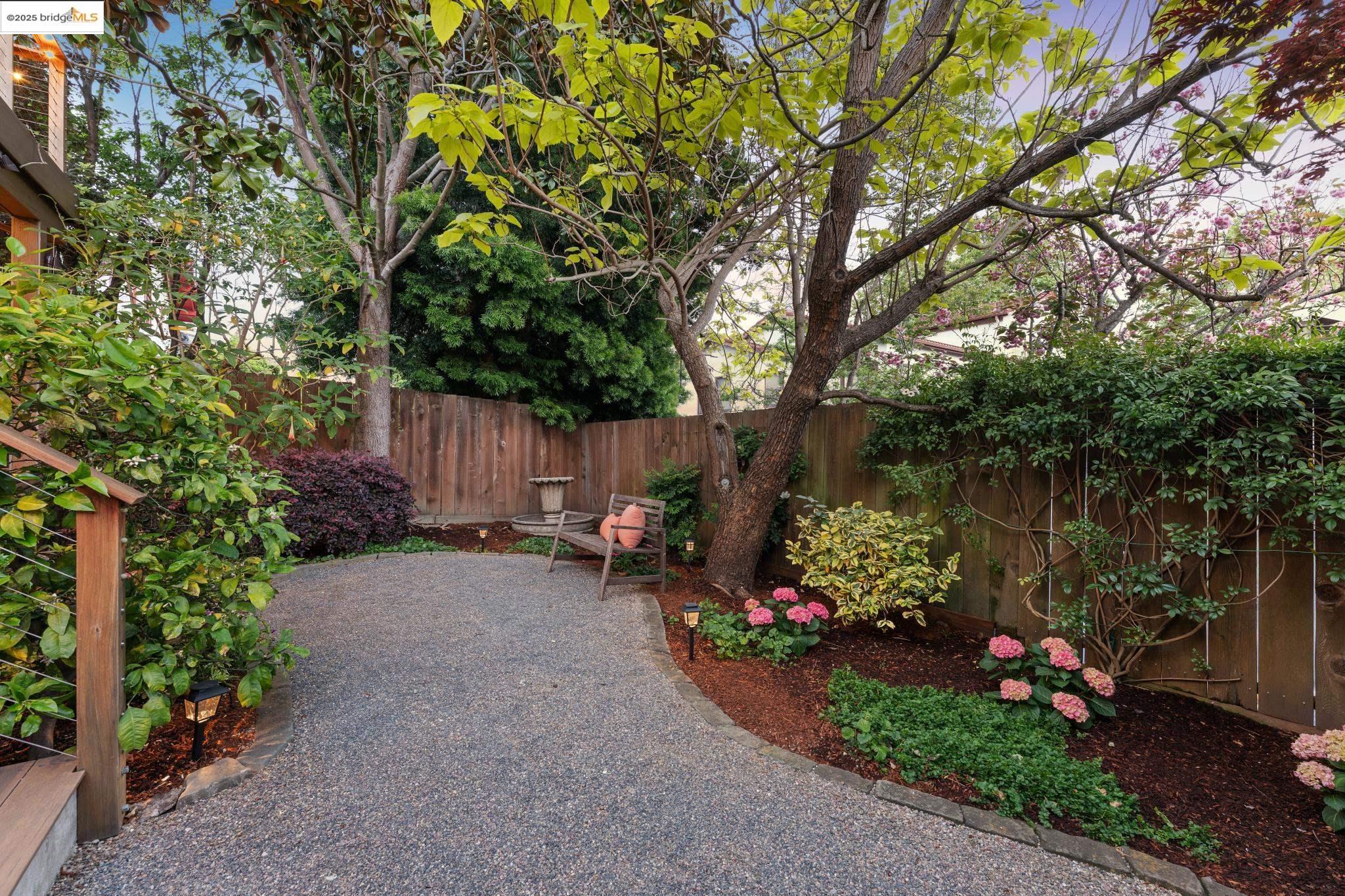 Detail Gallery Image 30 of 35 For 952 Kingston Ave, Piedmont,  CA 94611 - 3 Beds | 2 Baths