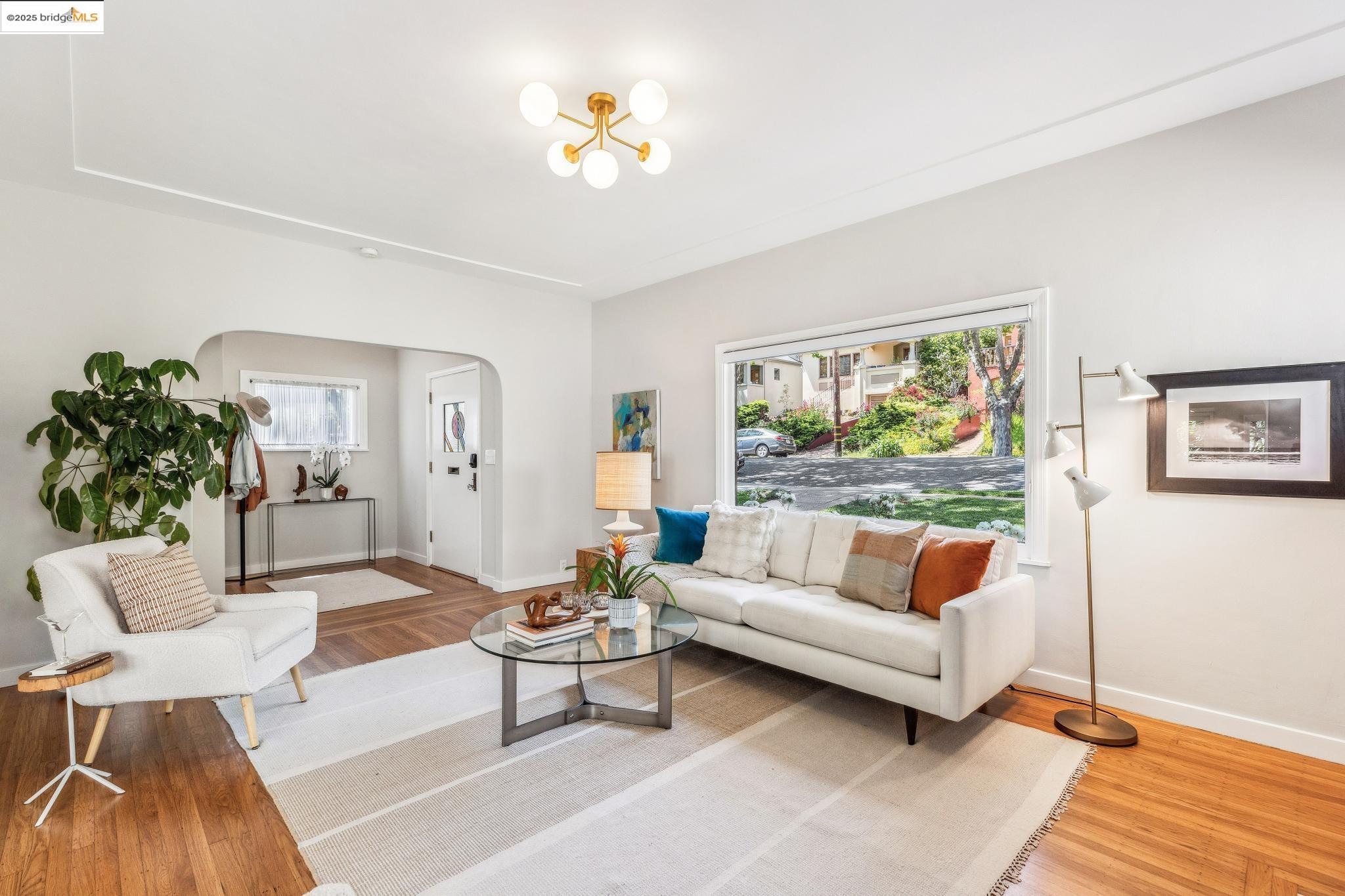 Detail Gallery Image 5 of 35 For 952 Kingston Ave, Piedmont,  CA 94611 - 3 Beds | 2 Baths