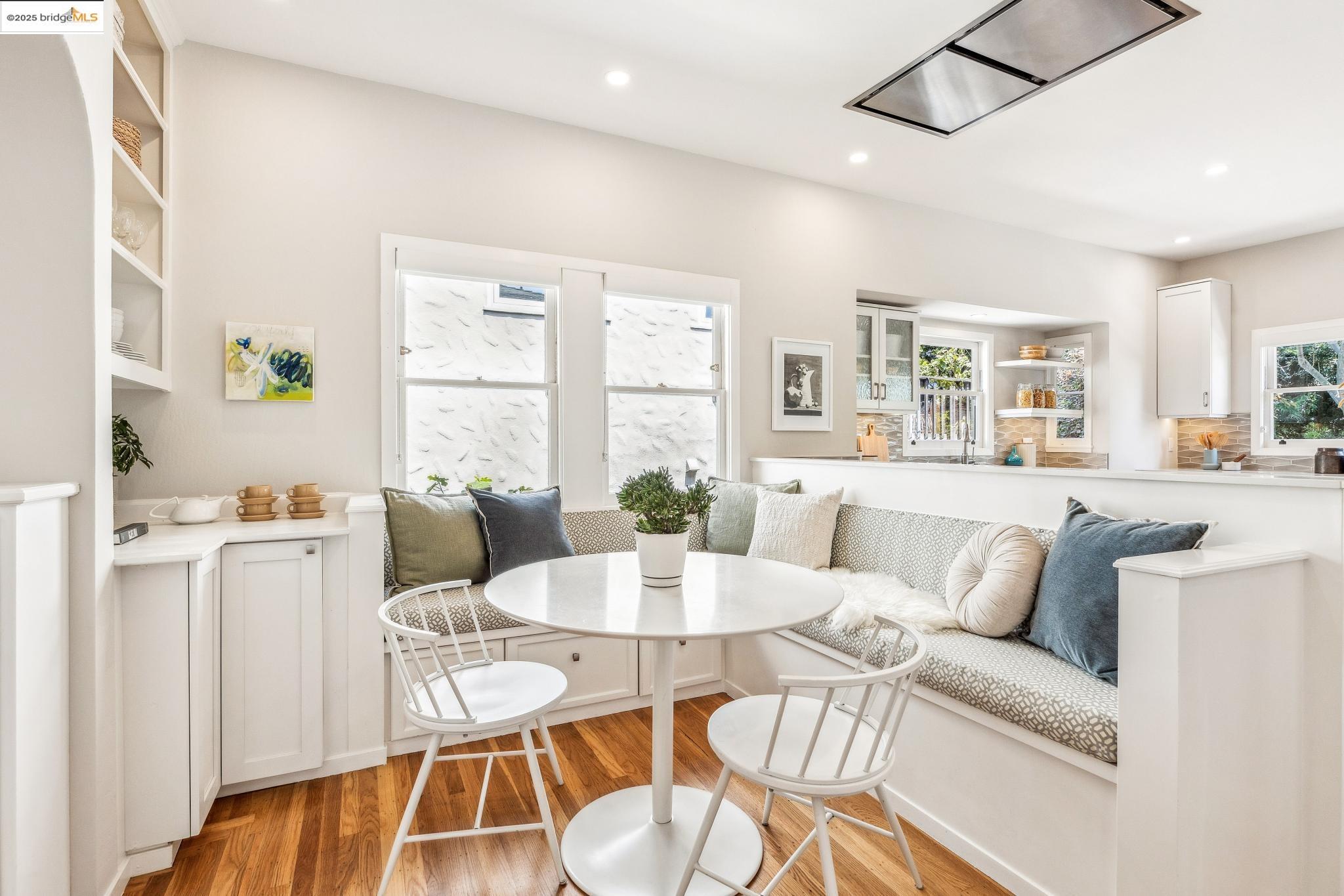 Detail Gallery Image 9 of 35 For 952 Kingston Ave, Piedmont,  CA 94611 - 3 Beds | 2 Baths