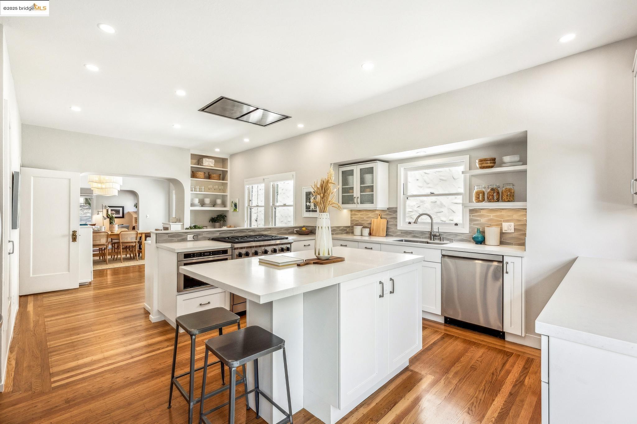 Detail Gallery Image 10 of 35 For 952 Kingston Ave, Piedmont,  CA 94611 - 3 Beds | 2 Baths