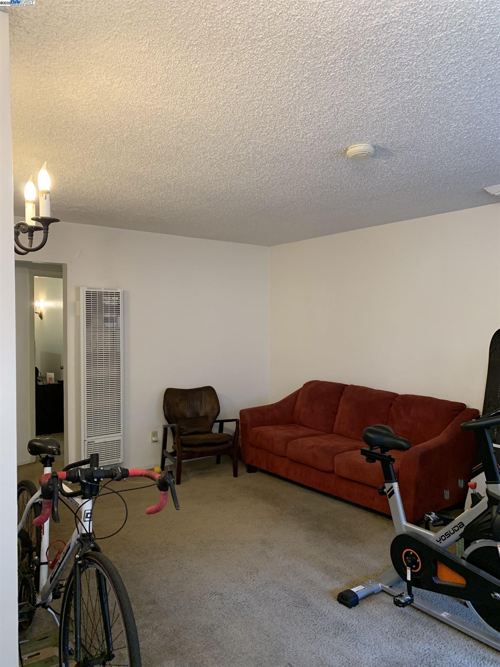 Detail Gallery Image 1 of 10 For 956 F, Davis,  CA 95616 - 1 Beds | 1 Baths