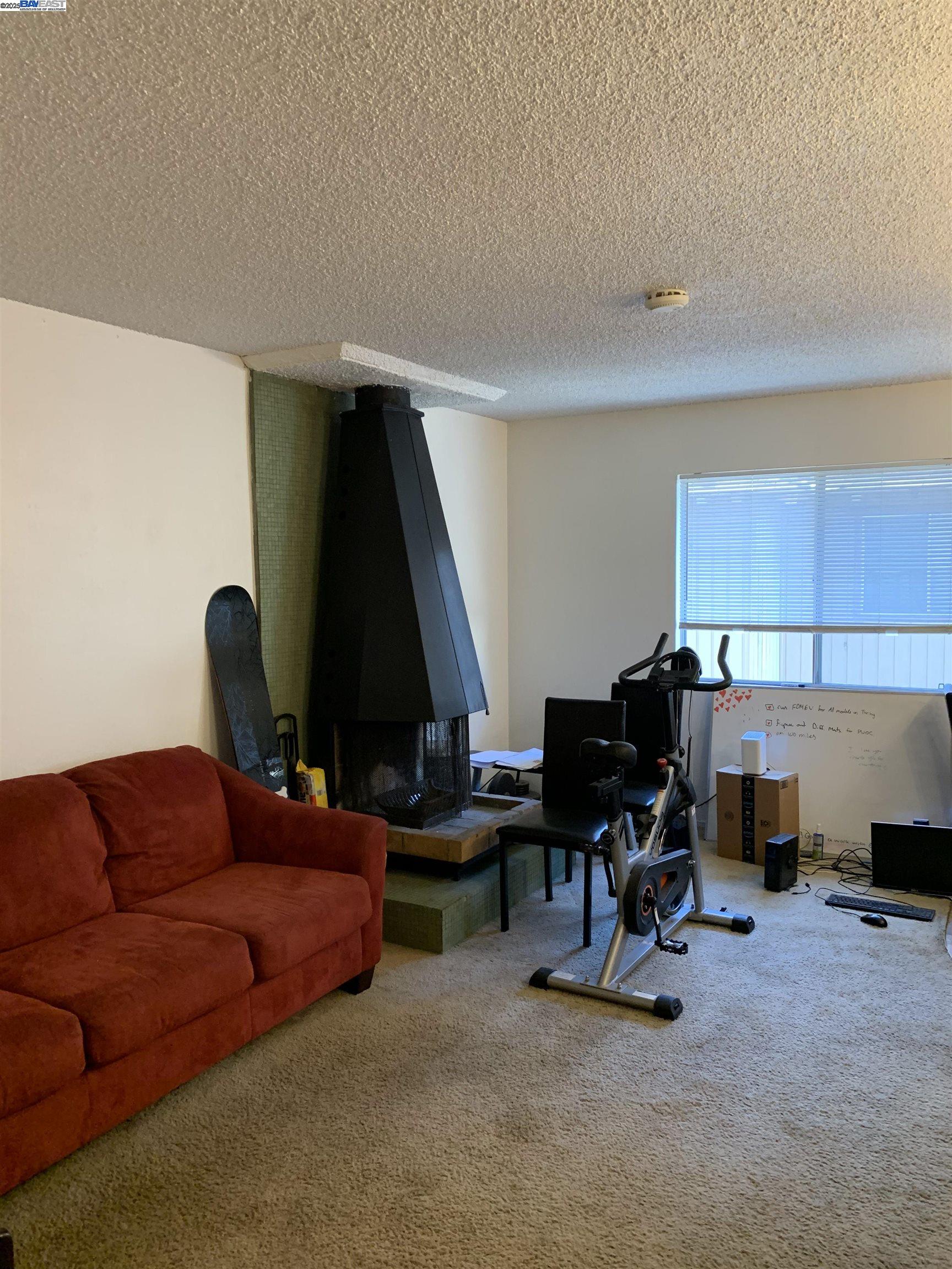 Detail Gallery Image 4 of 10 For 956 F, Davis,  CA 95616 - 1 Beds | 1 Baths