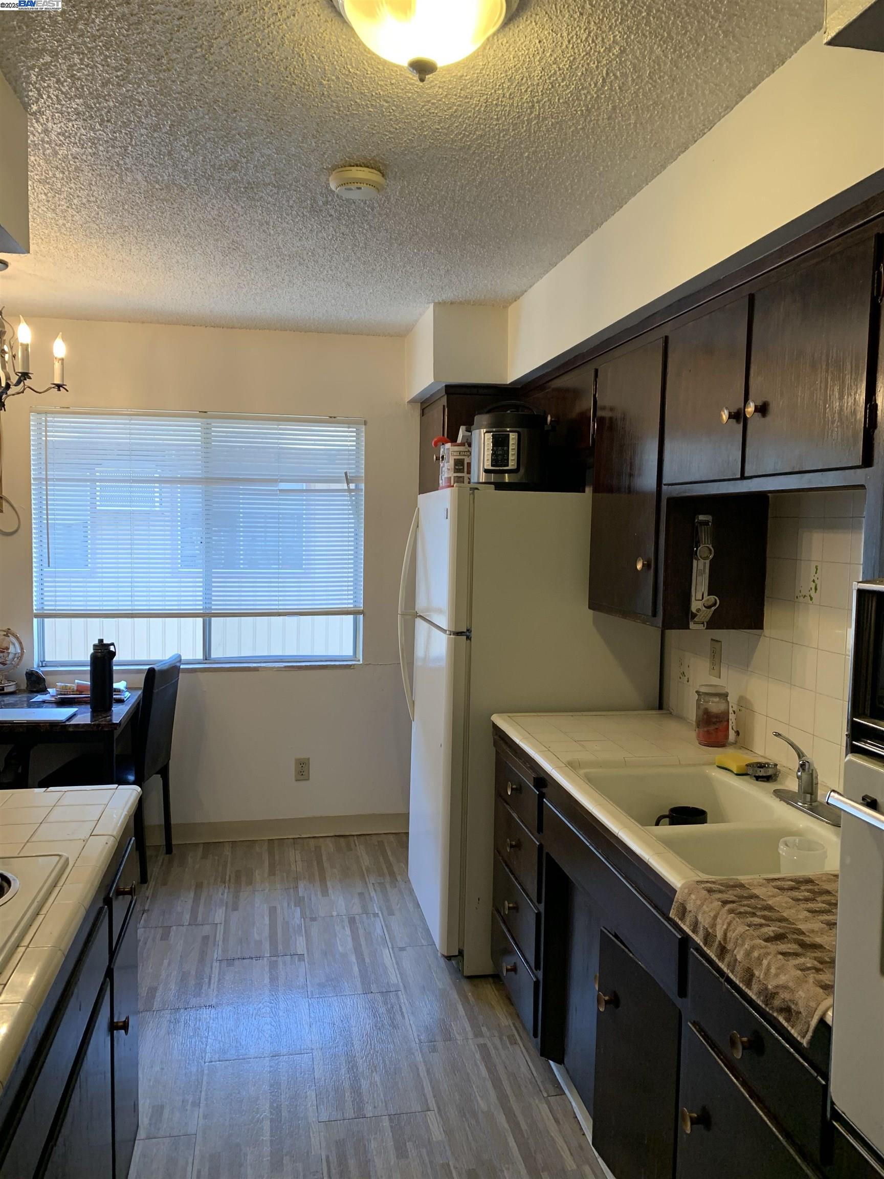 956 F, Davis, California 95616, 1 Bedroom Bedrooms, 3 Rooms Rooms,1 BathroomBathrooms,Residential Lease,For Rent,956 F,41096295