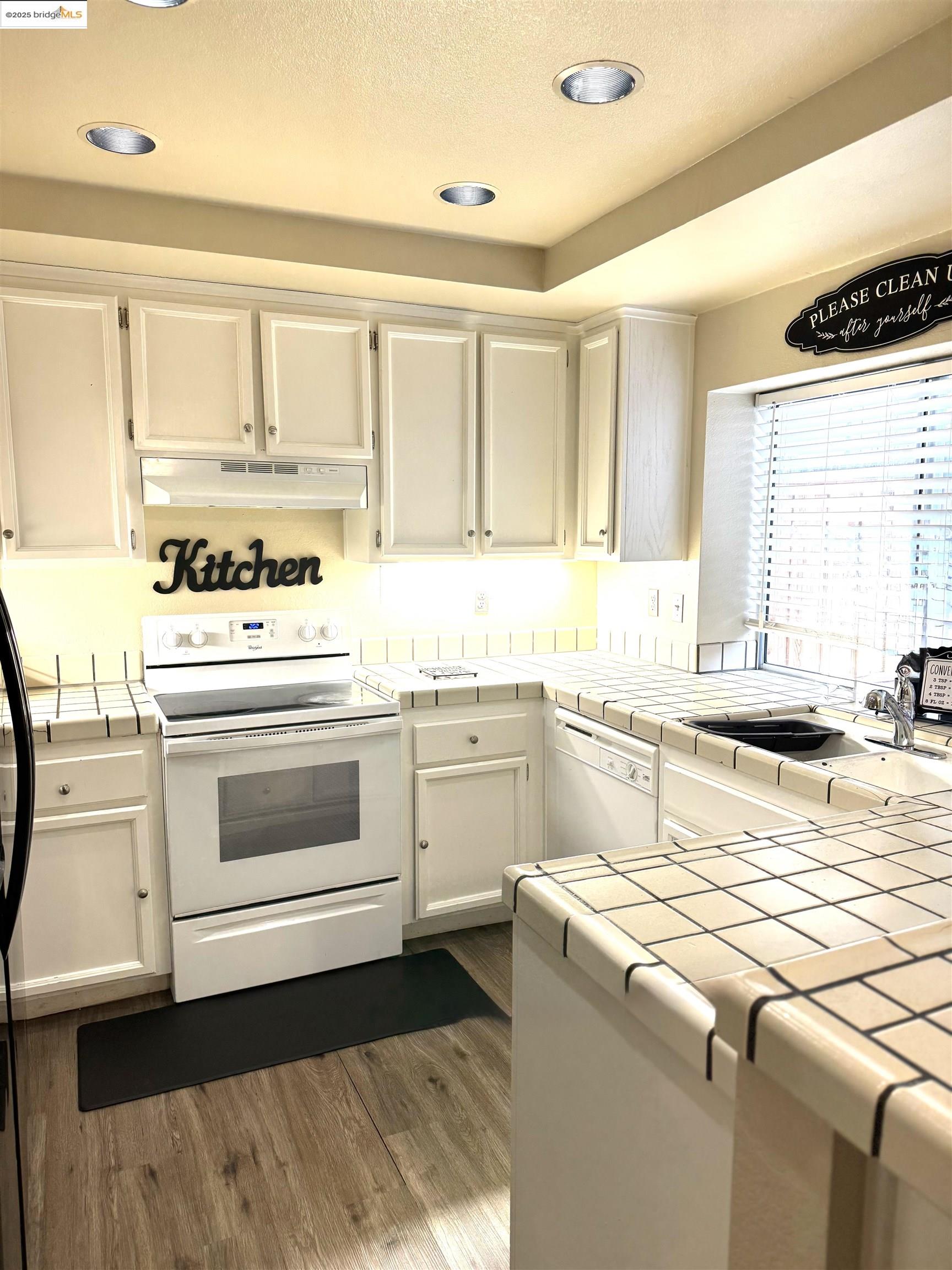 Detail Gallery Image 2 of 5 For 4641 Knollpark Court, Antioch,  CA 94531 - 3 Beds | 2/1 Baths