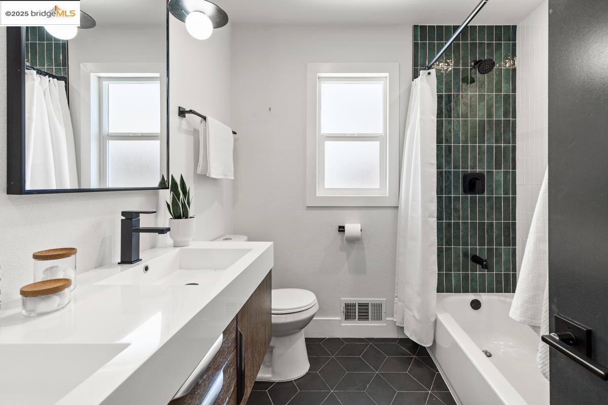 Detail Gallery Image 27 of 58 For 7376 Stockton Ave, El Cerrito,  CA 94530-2962 - 3 Beds | 3 Baths