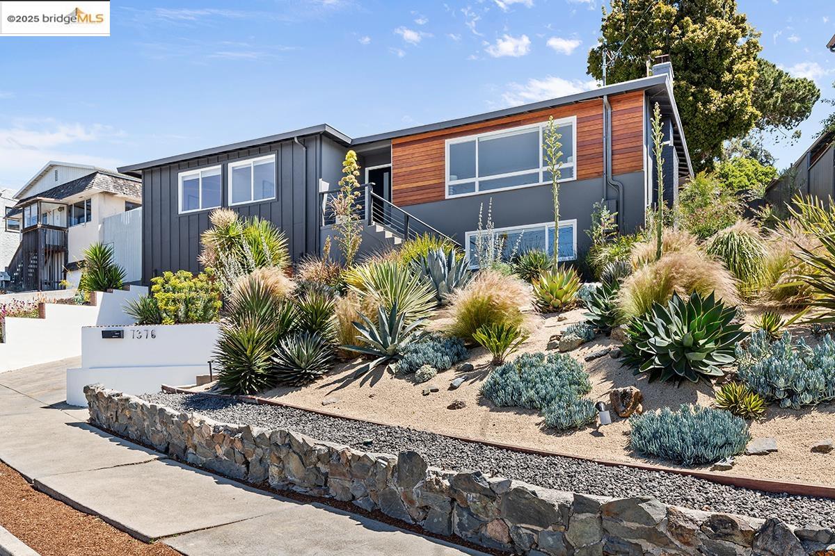Detail Gallery Image 7 of 58 For 7376 Stockton Ave, El Cerrito,  CA 94530-2962 - 3 Beds | 3 Baths