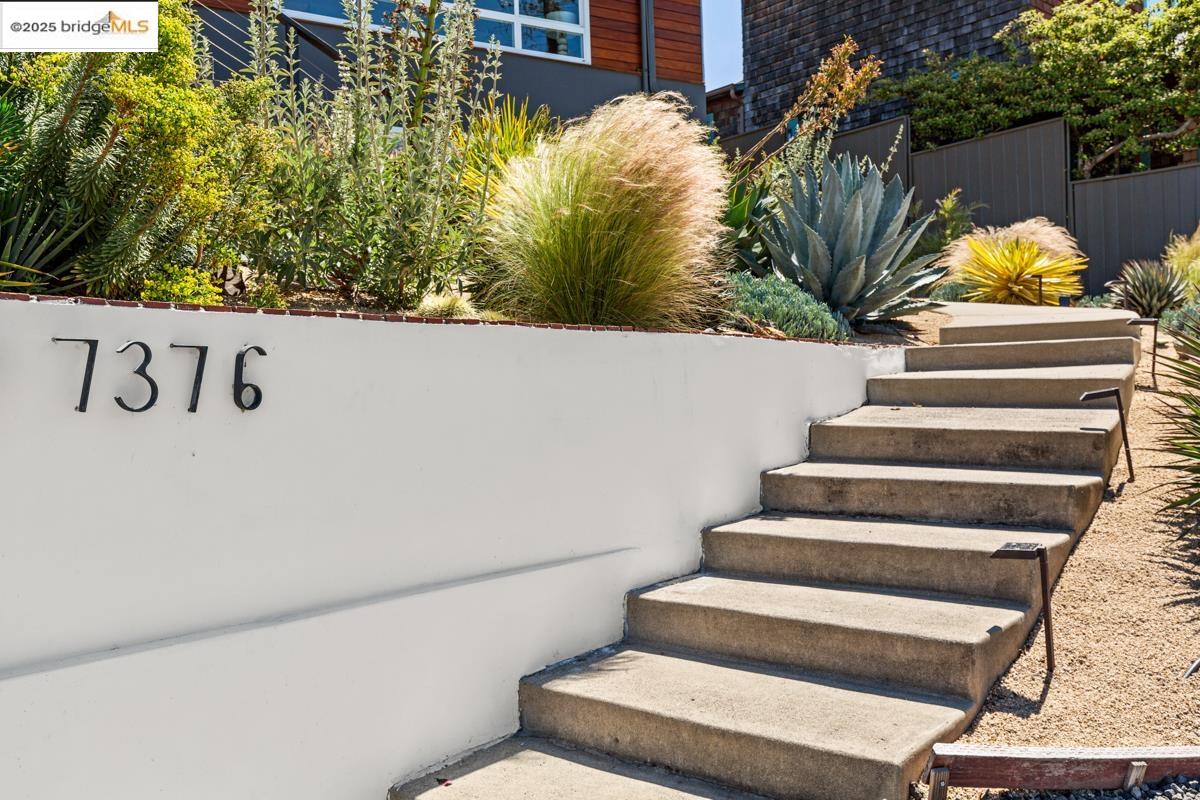 Detail Gallery Image 8 of 58 For 7376 Stockton Ave, El Cerrito,  CA 94530-2962 - 3 Beds | 3 Baths