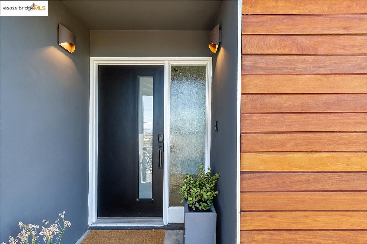 Detail Gallery Image 9 of 58 For 7376 Stockton Ave, El Cerrito,  CA 94530-2962 - 3 Beds | 3 Baths