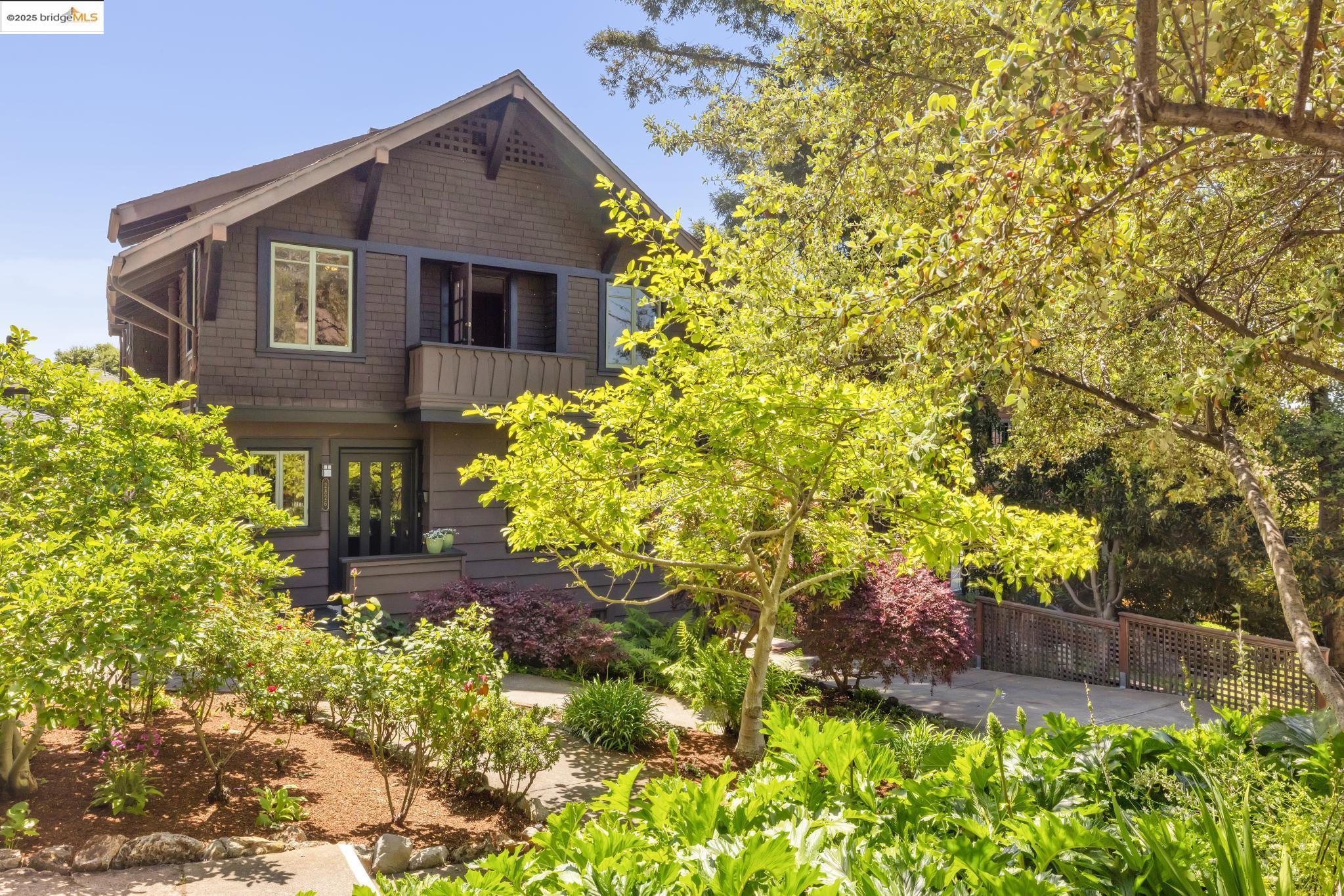 Detail Gallery Image 1 of 44 For 2826 Garber St, Berkeley,  CA 94705 - 3 Beds | 3 Baths