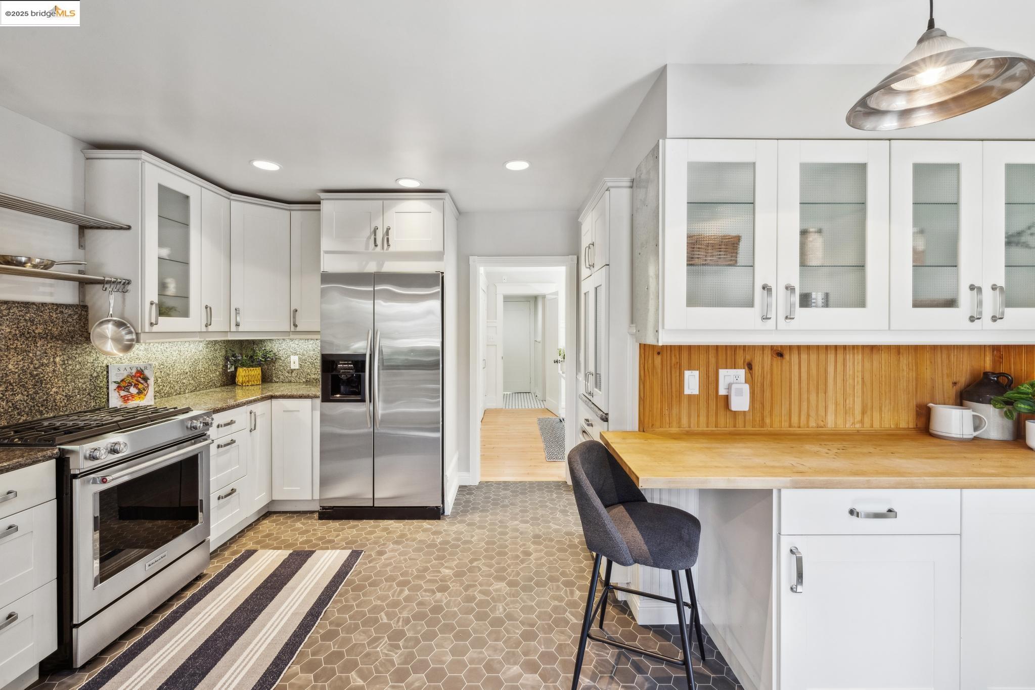 Detail Gallery Image 16 of 44 For 2826 Garber St, Berkeley,  CA 94705 - 3 Beds | 3 Baths