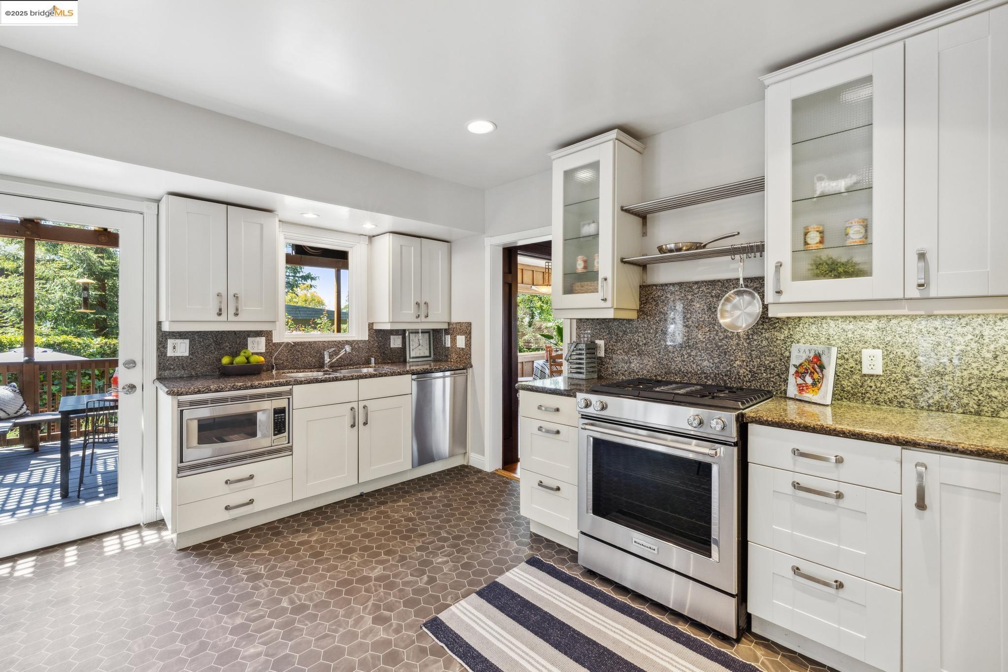 Detail Gallery Image 17 of 44 For 2826 Garber St, Berkeley,  CA 94705 - 3 Beds | 3 Baths