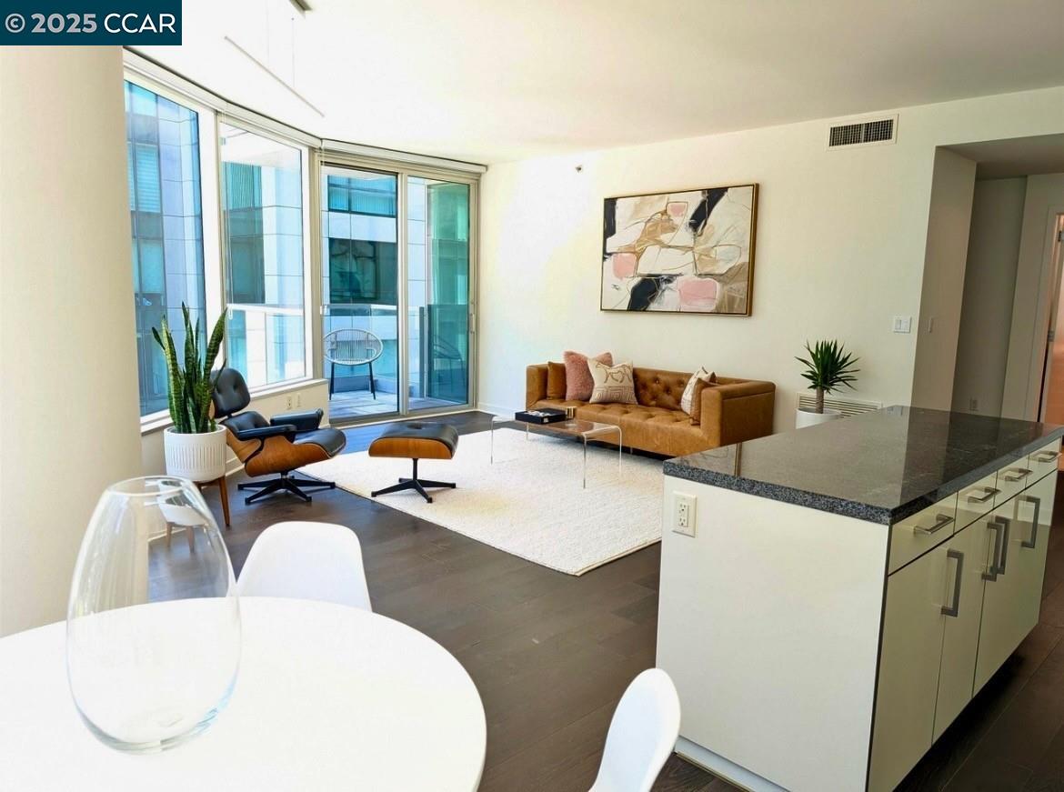 Detail Gallery Image 12 of 49 For 338 Spear St 6j,  San Francisco,  CA 94105 - 1 Beds | 1 Baths