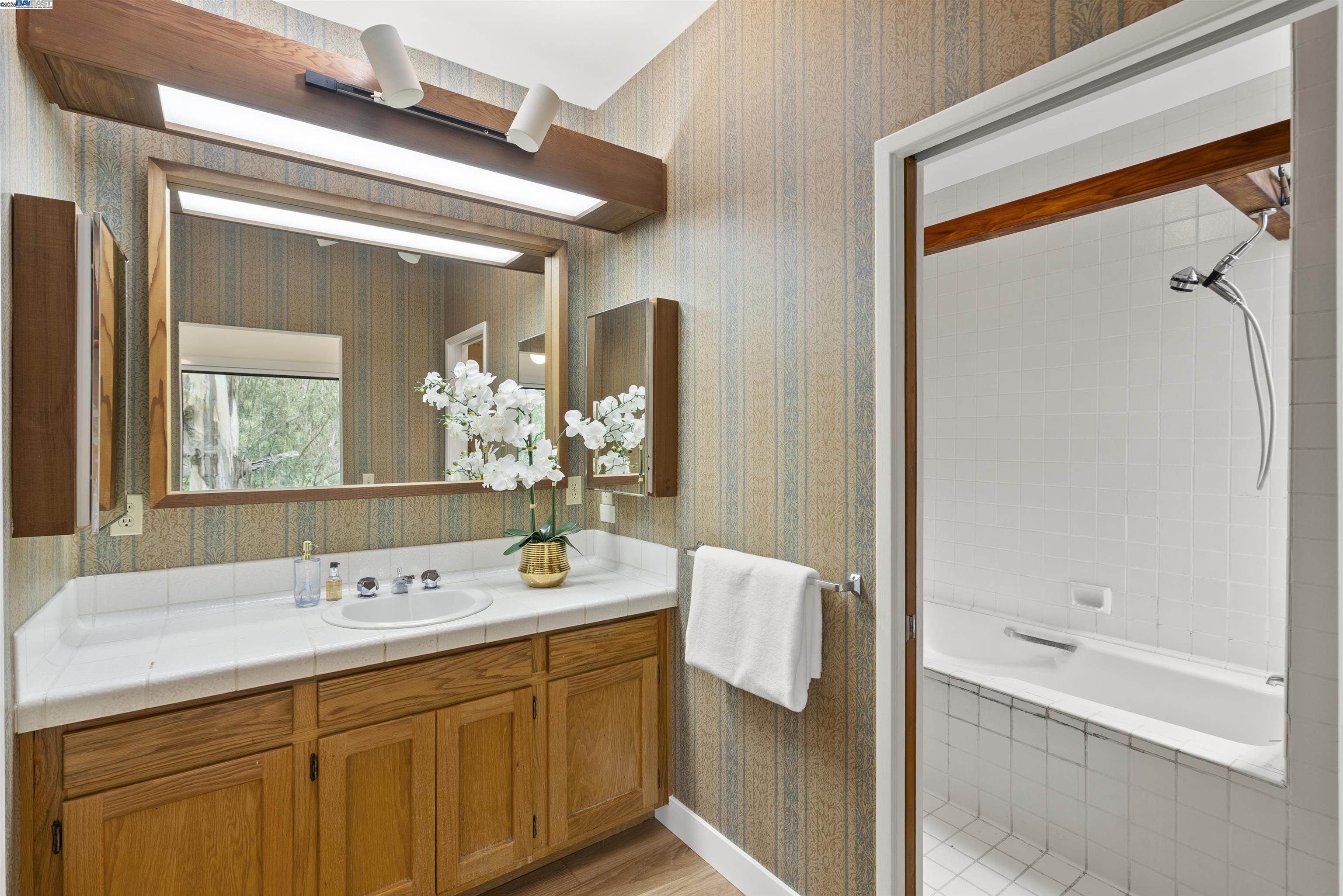 6425 Zinn Dr, Oakland, California 94611, 4 Bedrooms Bedrooms, ,2 BathroomsBathrooms,Residential Lease,For Rent,6425 Zinn Dr,41096308