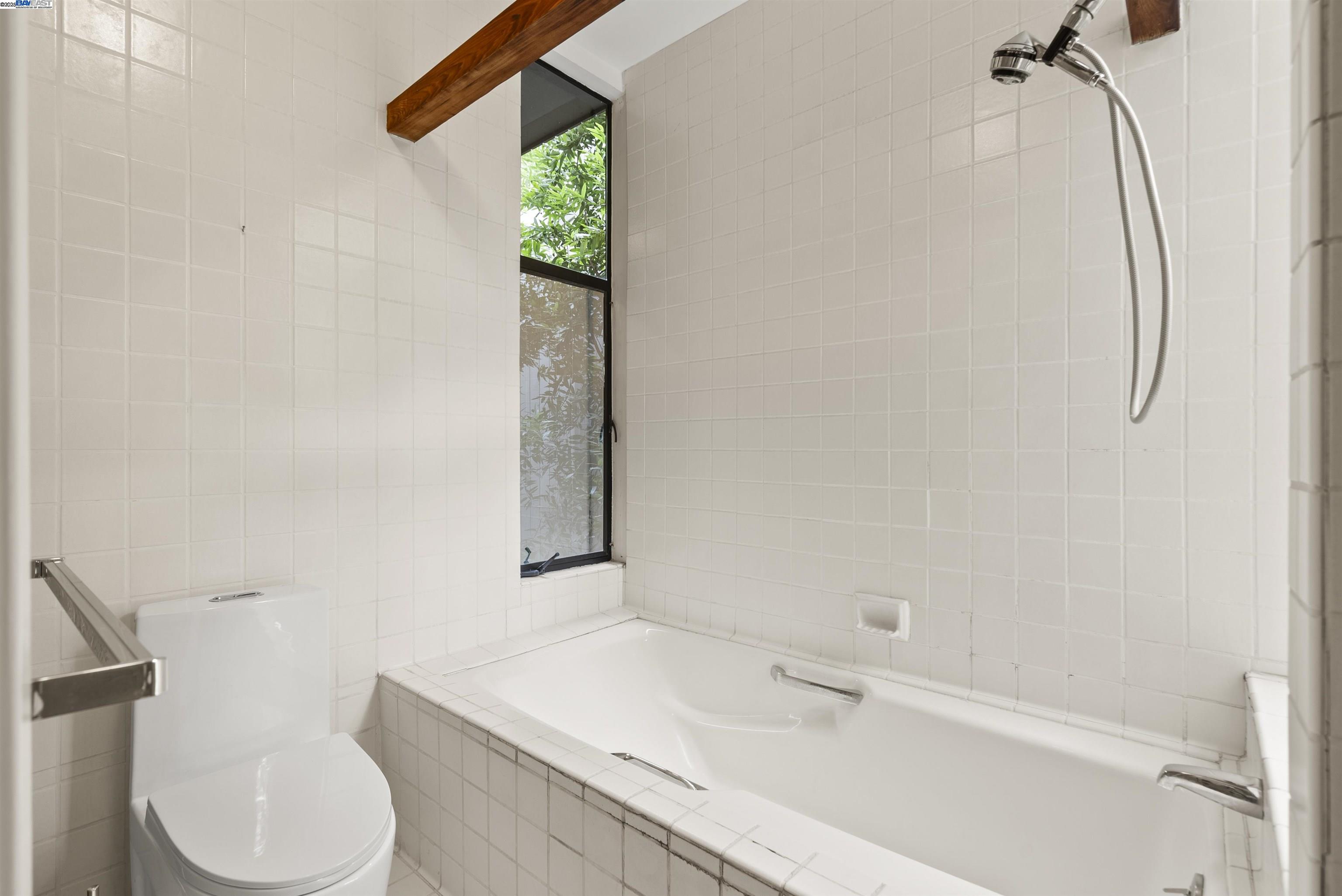 6425 Zinn Dr, Oakland, California 94611, 4 Bedrooms Bedrooms, ,2 BathroomsBathrooms,Residential Lease,For Rent,6425 Zinn Dr,41096308