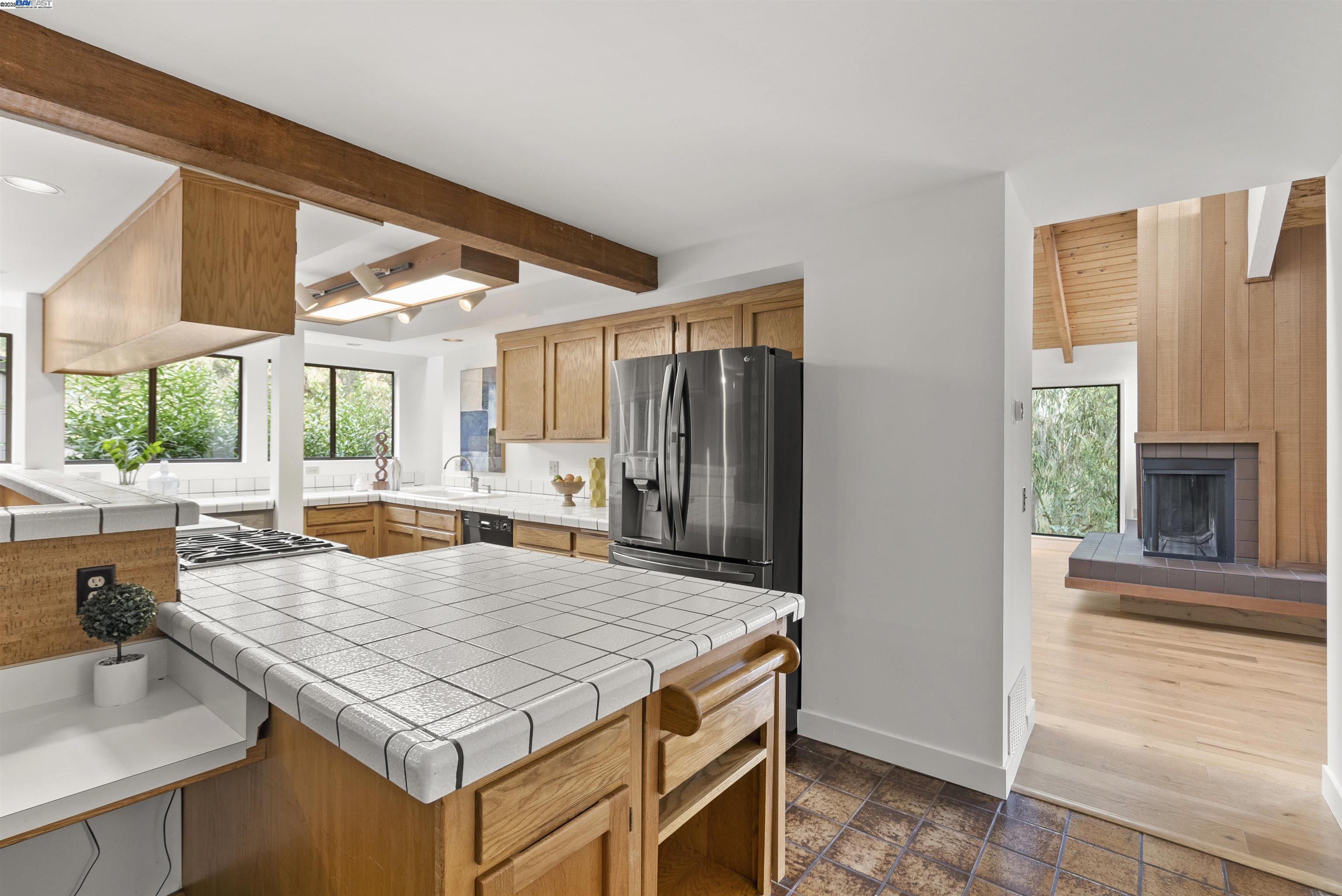 6425 Zinn Dr, Oakland, California 94611, 4 Bedrooms Bedrooms, ,2 BathroomsBathrooms,Residential Lease,For Rent,6425 Zinn Dr,41096308