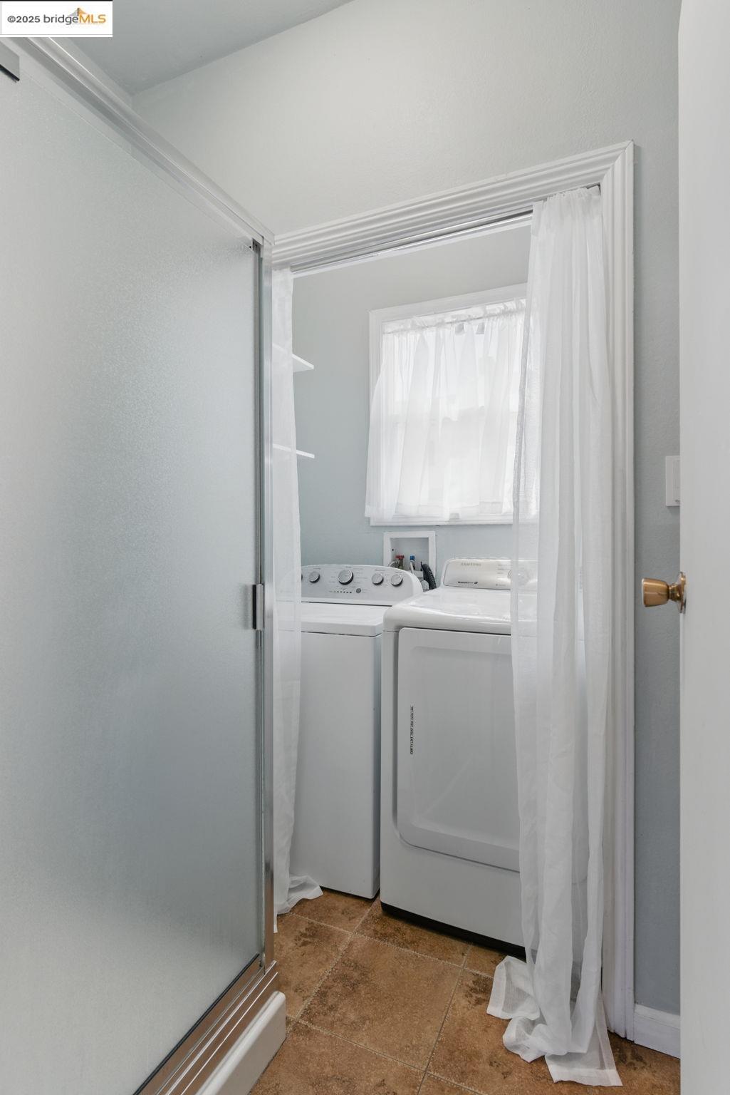 Detail Gallery Image 14 of 52 For 835 W Macarthur, Oakland,  CA 94608 - 4 Beds | 2 Baths