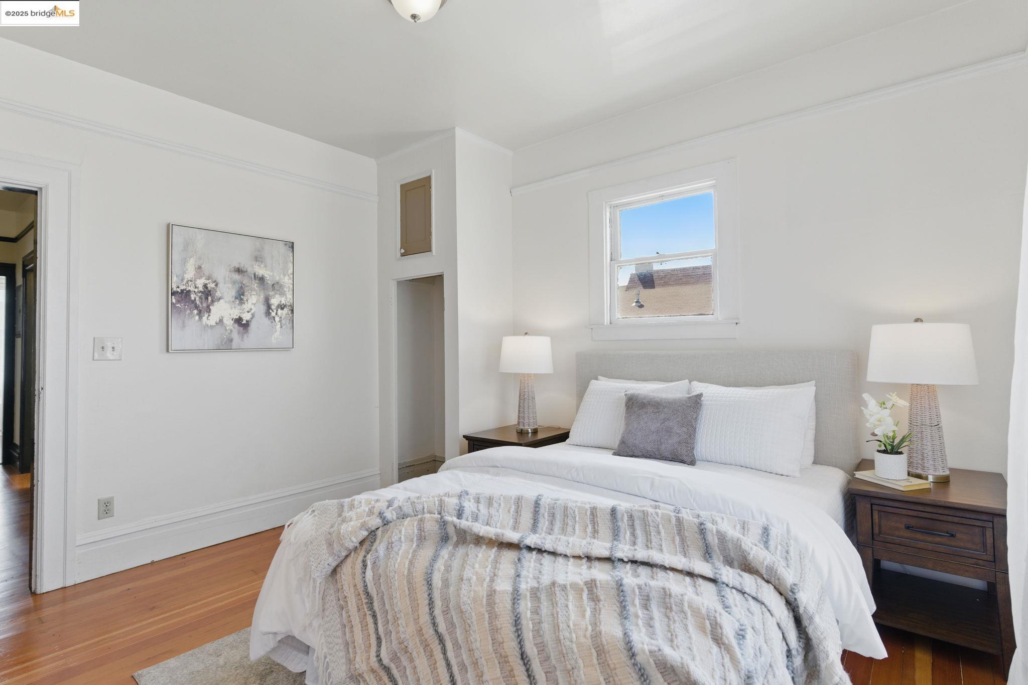 Detail Gallery Image 18 of 52 For 835 W Macarthur, Oakland,  CA 94608 - 4 Beds | 2 Baths