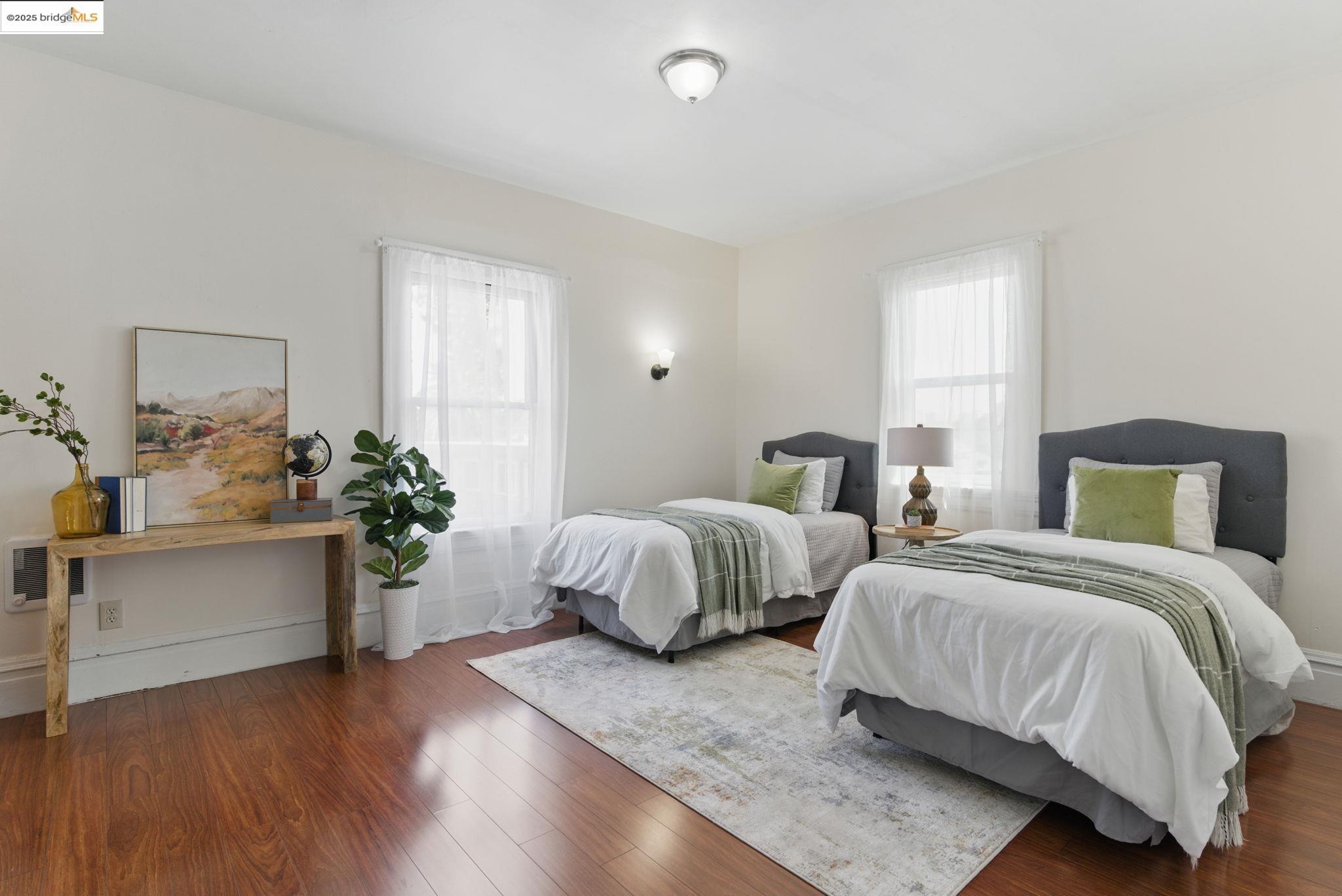 Detail Gallery Image 24 of 52 For 835 W Macarthur, Oakland,  CA 94608 - 4 Beds | 2 Baths