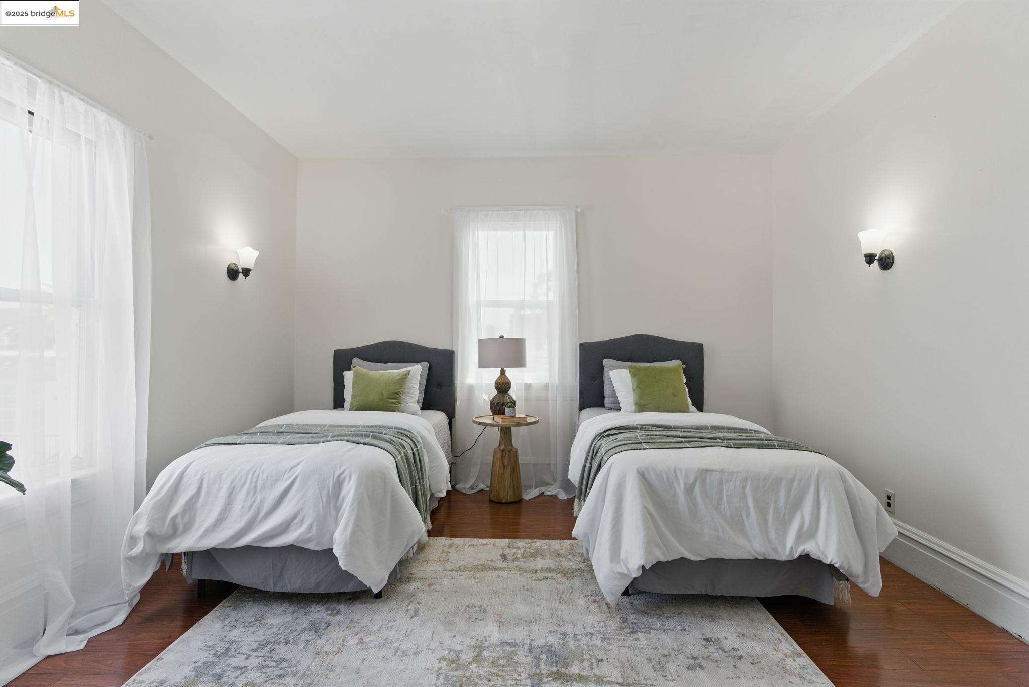Detail Gallery Image 25 of 52 For 835 W Macarthur, Oakland,  CA 94608 - 4 Beds | 2 Baths