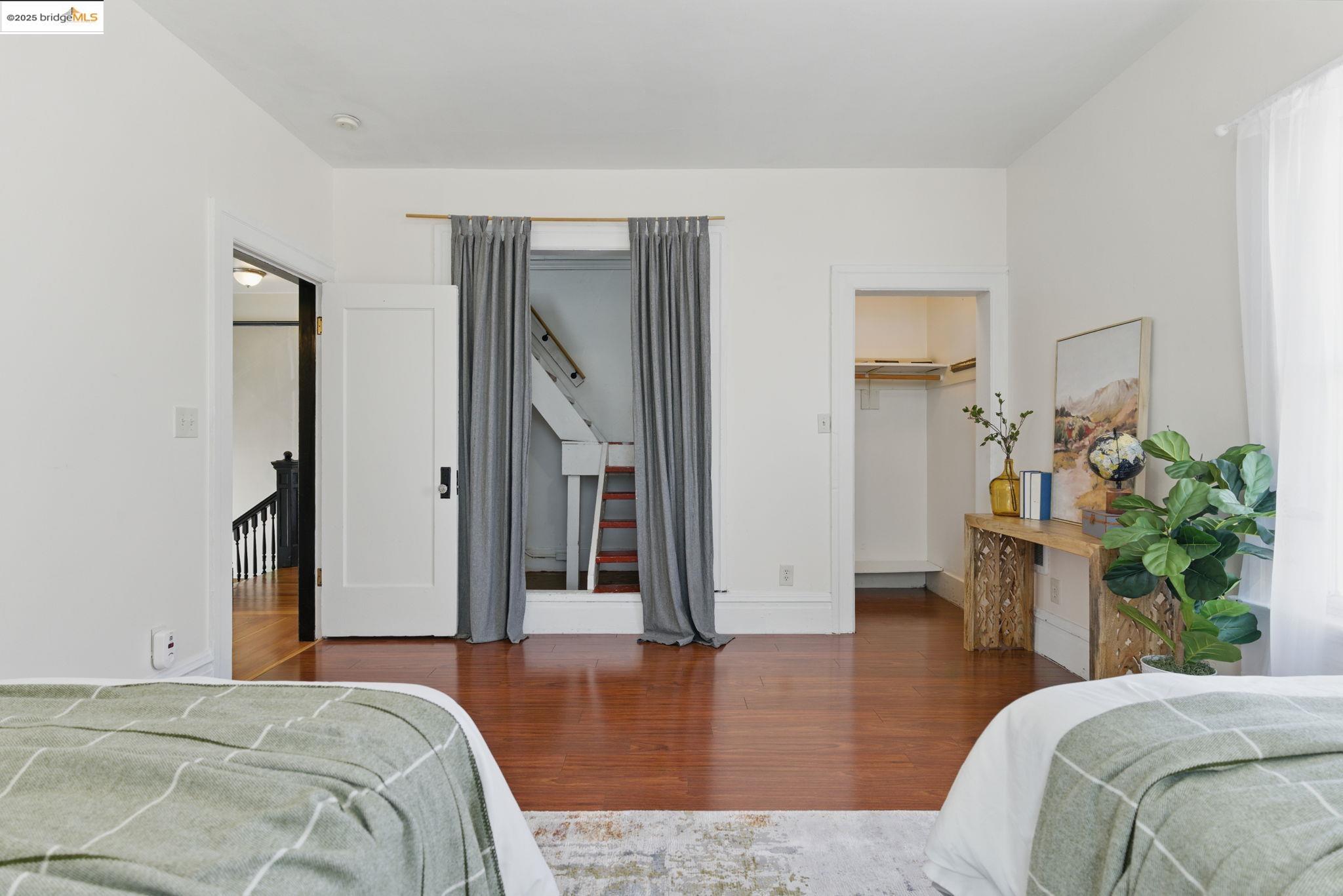 Detail Gallery Image 26 of 52 For 835 W Macarthur, Oakland,  CA 94608 - 4 Beds | 2 Baths