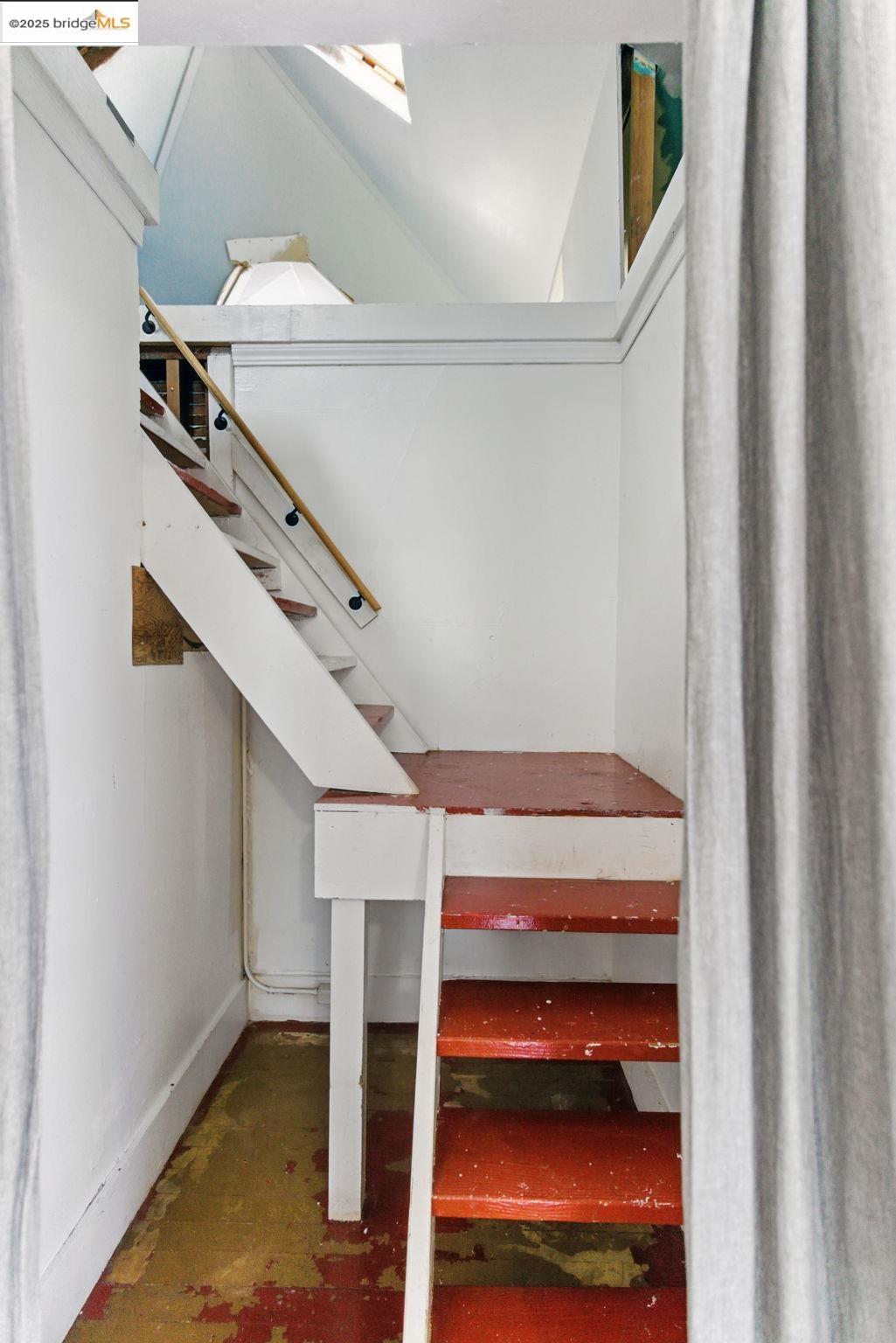 Detail Gallery Image 27 of 52 For 835 W Macarthur, Oakland,  CA 94608 - 4 Beds | 2 Baths