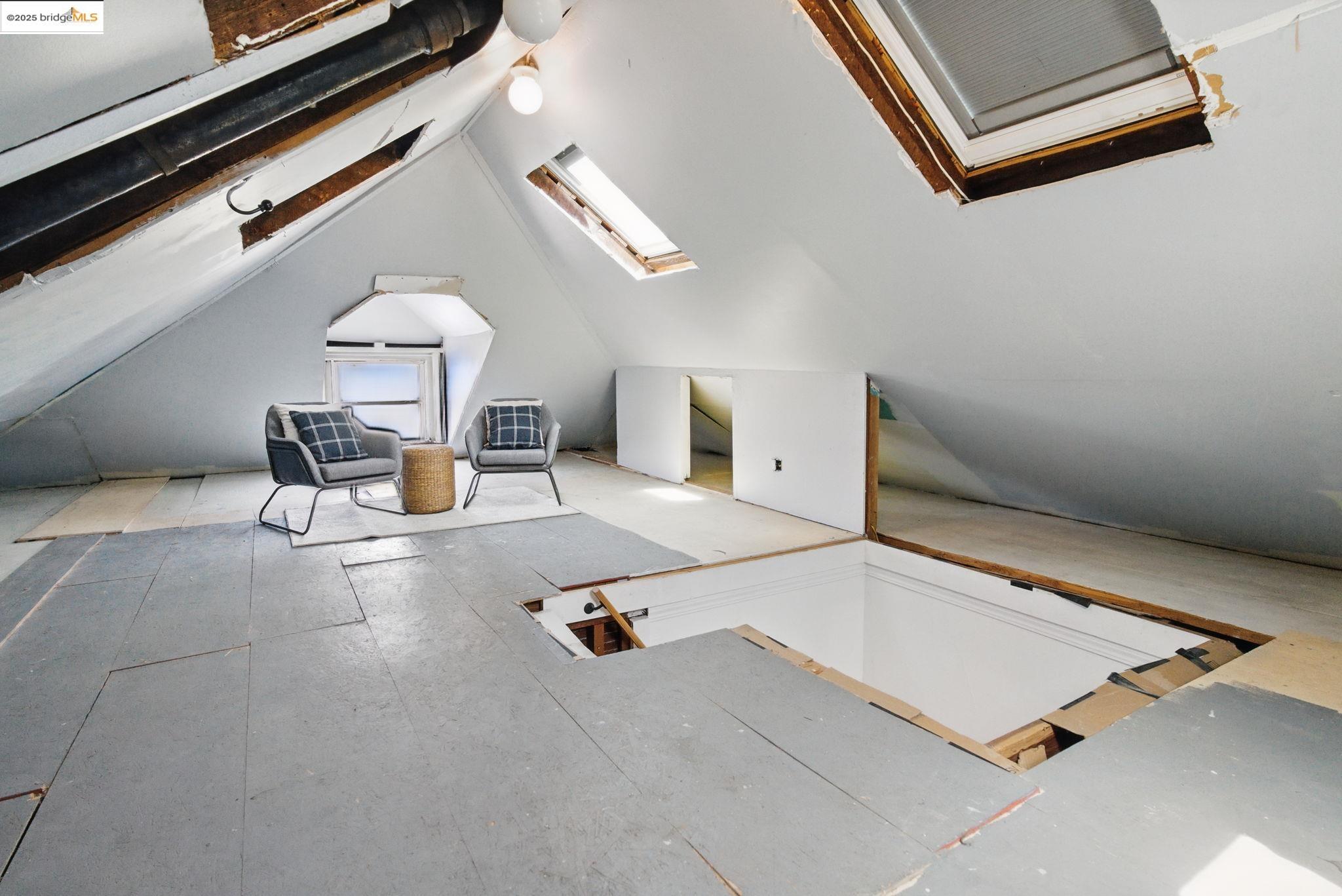 Detail Gallery Image 28 of 52 For 835 W Macarthur, Oakland,  CA 94608 - 4 Beds | 2 Baths