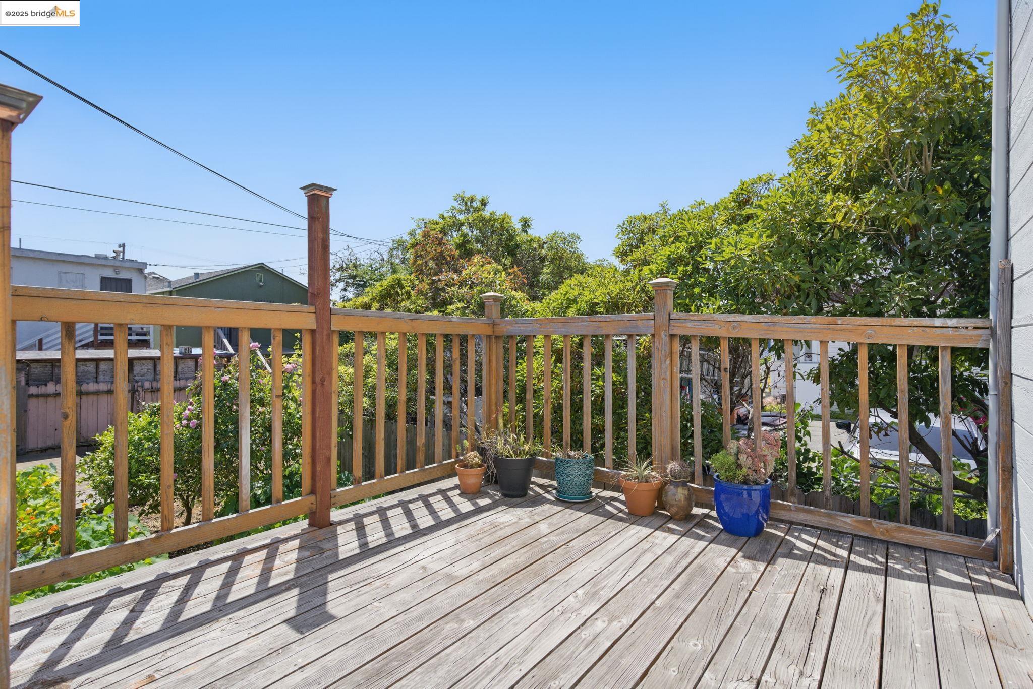Detail Gallery Image 32 of 52 For 835 W Macarthur, Oakland,  CA 94608 - 4 Beds | 2 Baths