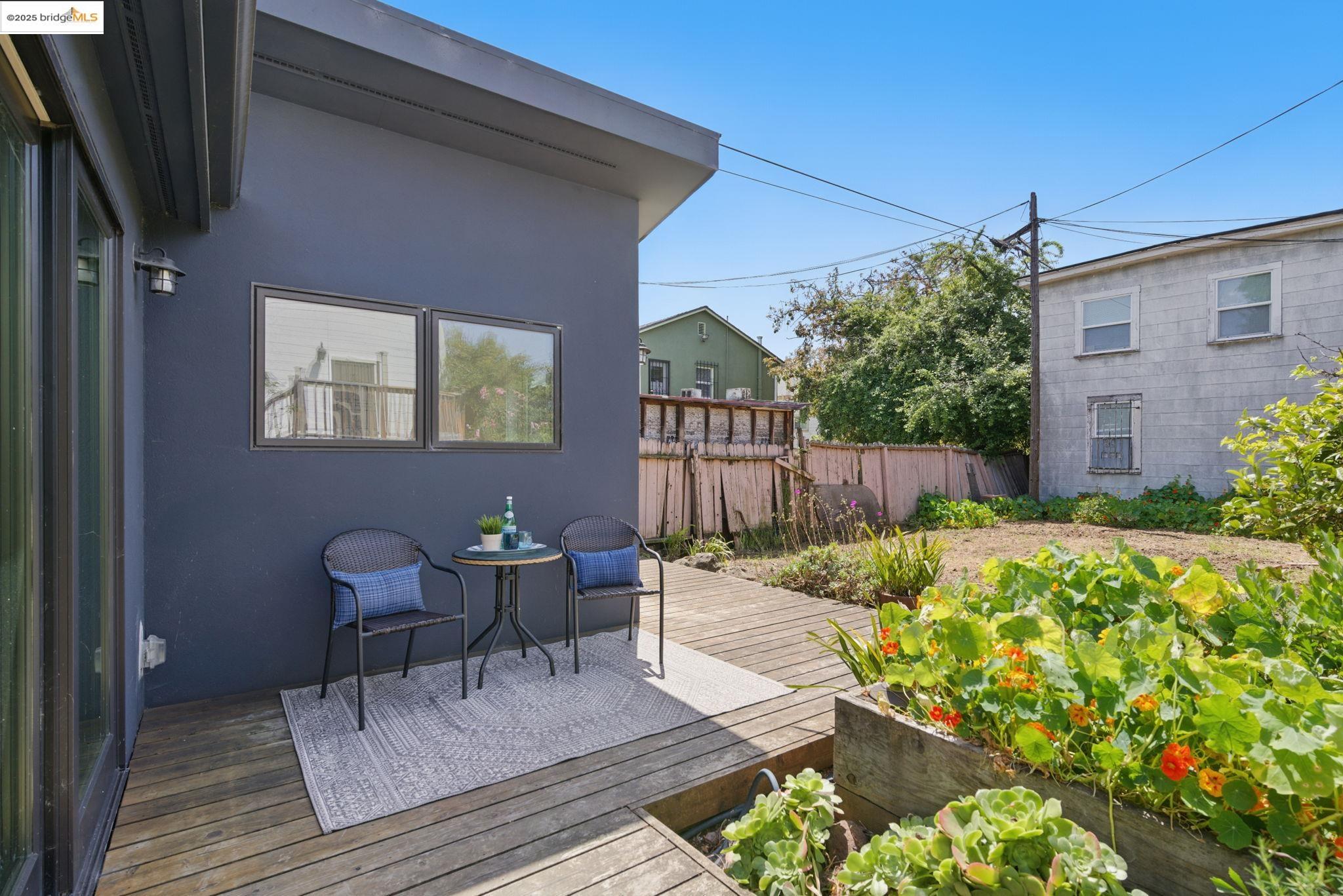 Detail Gallery Image 35 of 52 For 835 W Macarthur, Oakland,  CA 94608 - 4 Beds | 2 Baths