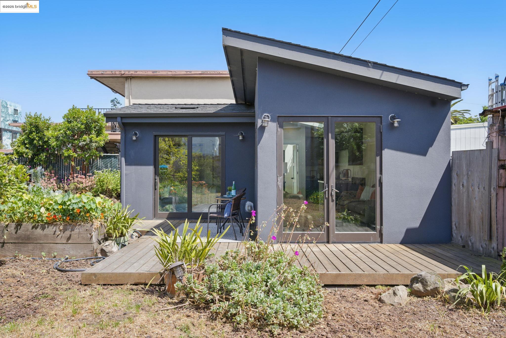 Detail Gallery Image 37 of 52 For 835 W Macarthur, Oakland,  CA 94608 - 4 Beds | 2 Baths
