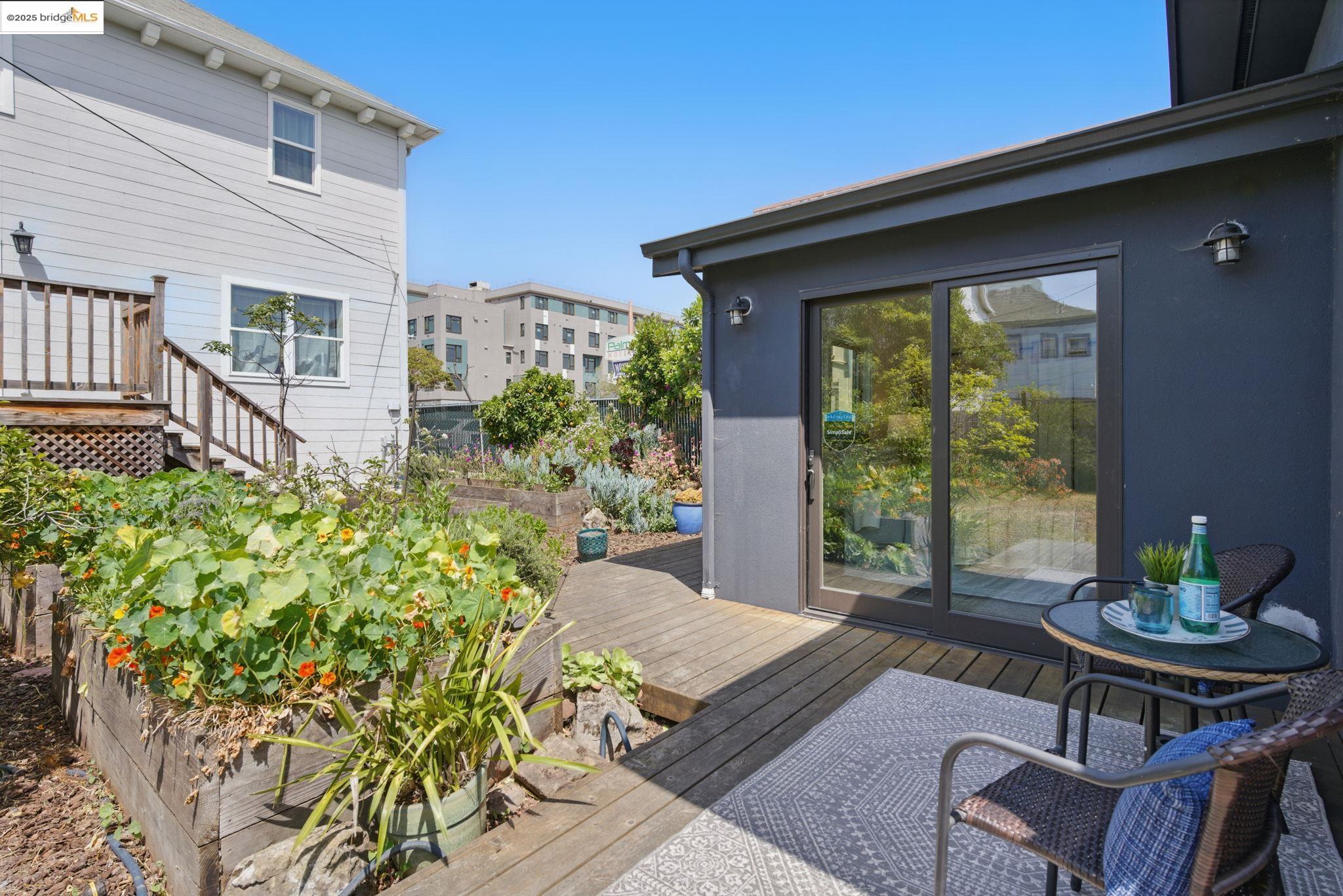 Detail Gallery Image 38 of 52 For 835 W Macarthur, Oakland,  CA 94608 - 4 Beds | 2 Baths