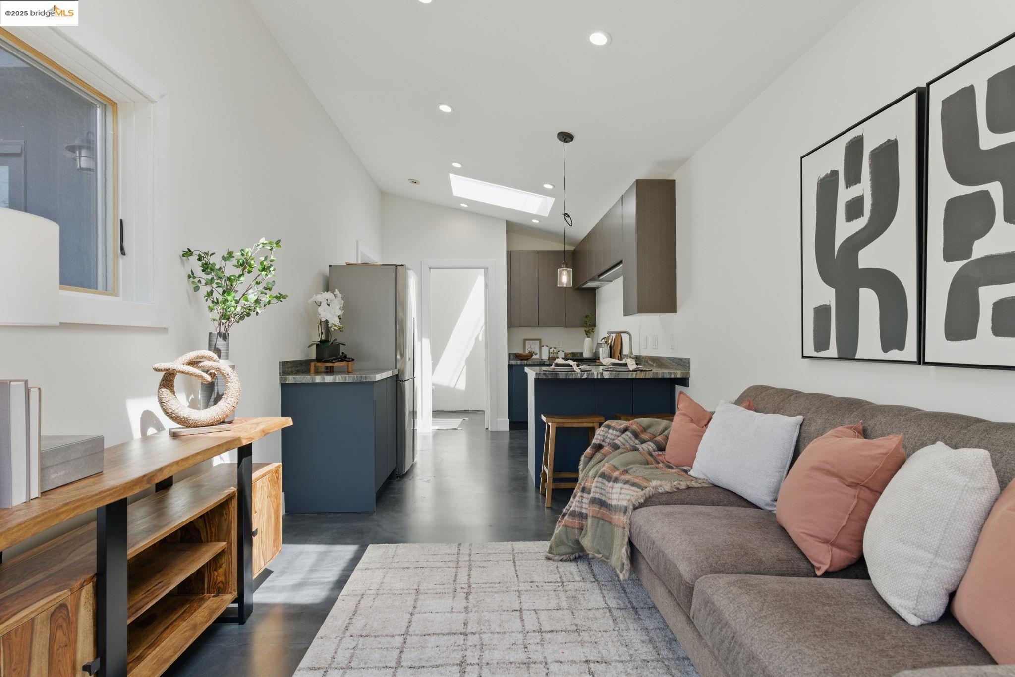 Detail Gallery Image 39 of 52 For 835 W Macarthur, Oakland,  CA 94608 - 4 Beds | 2 Baths