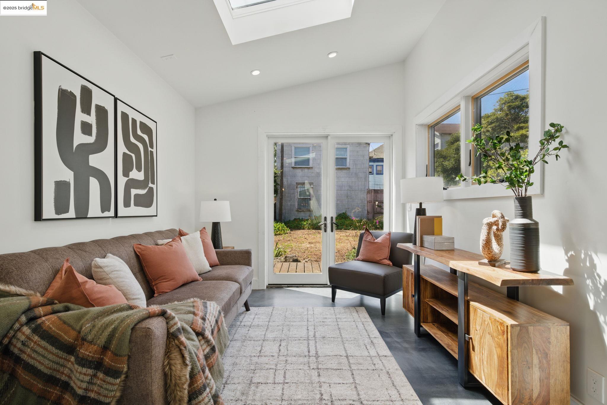 Detail Gallery Image 40 of 52 For 835 W Macarthur, Oakland,  CA 94608 - 4 Beds | 2 Baths
