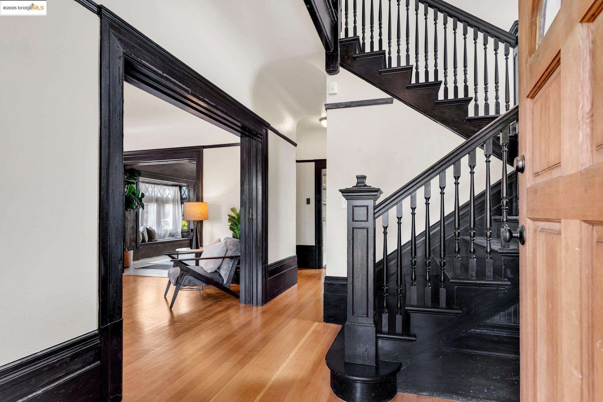 Detail Gallery Image 5 of 52 For 835 W Macarthur, Oakland,  CA 94608 - 4 Beds | 2 Baths