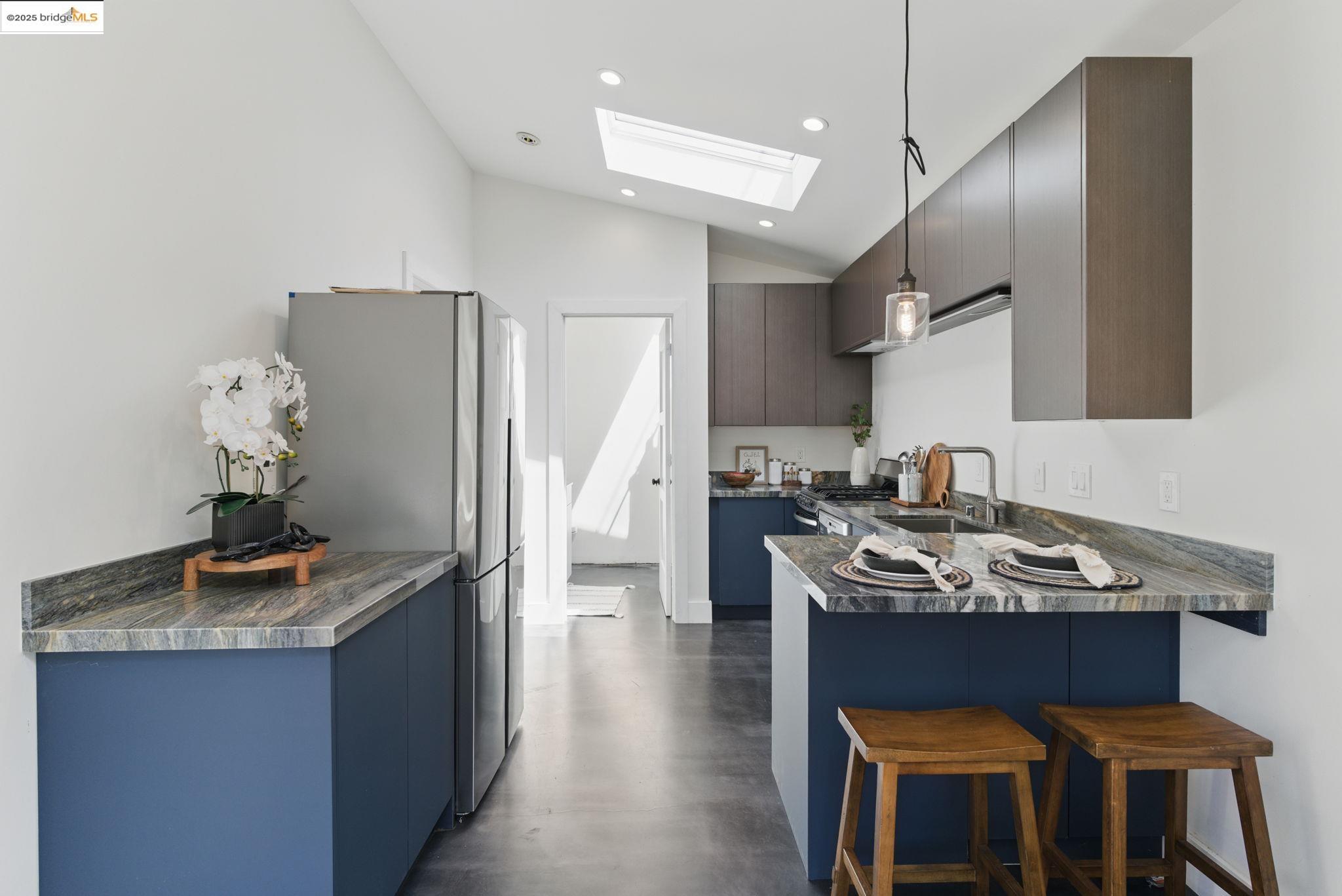 Detail Gallery Image 41 of 52 For 835 W Macarthur, Oakland,  CA 94608 - 4 Beds | 2 Baths