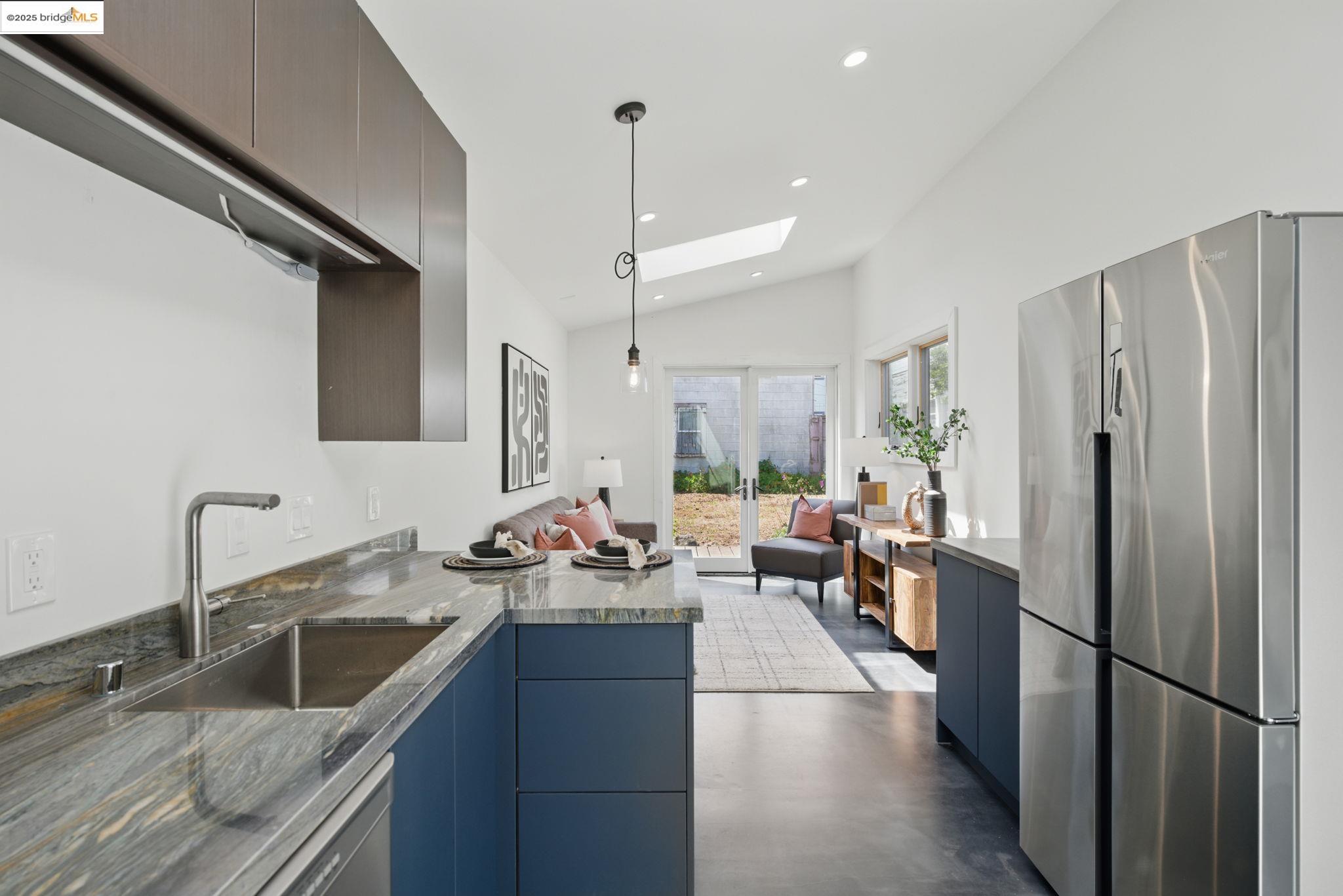 Detail Gallery Image 42 of 52 For 835 W Macarthur, Oakland,  CA 94608 - 4 Beds | 2 Baths