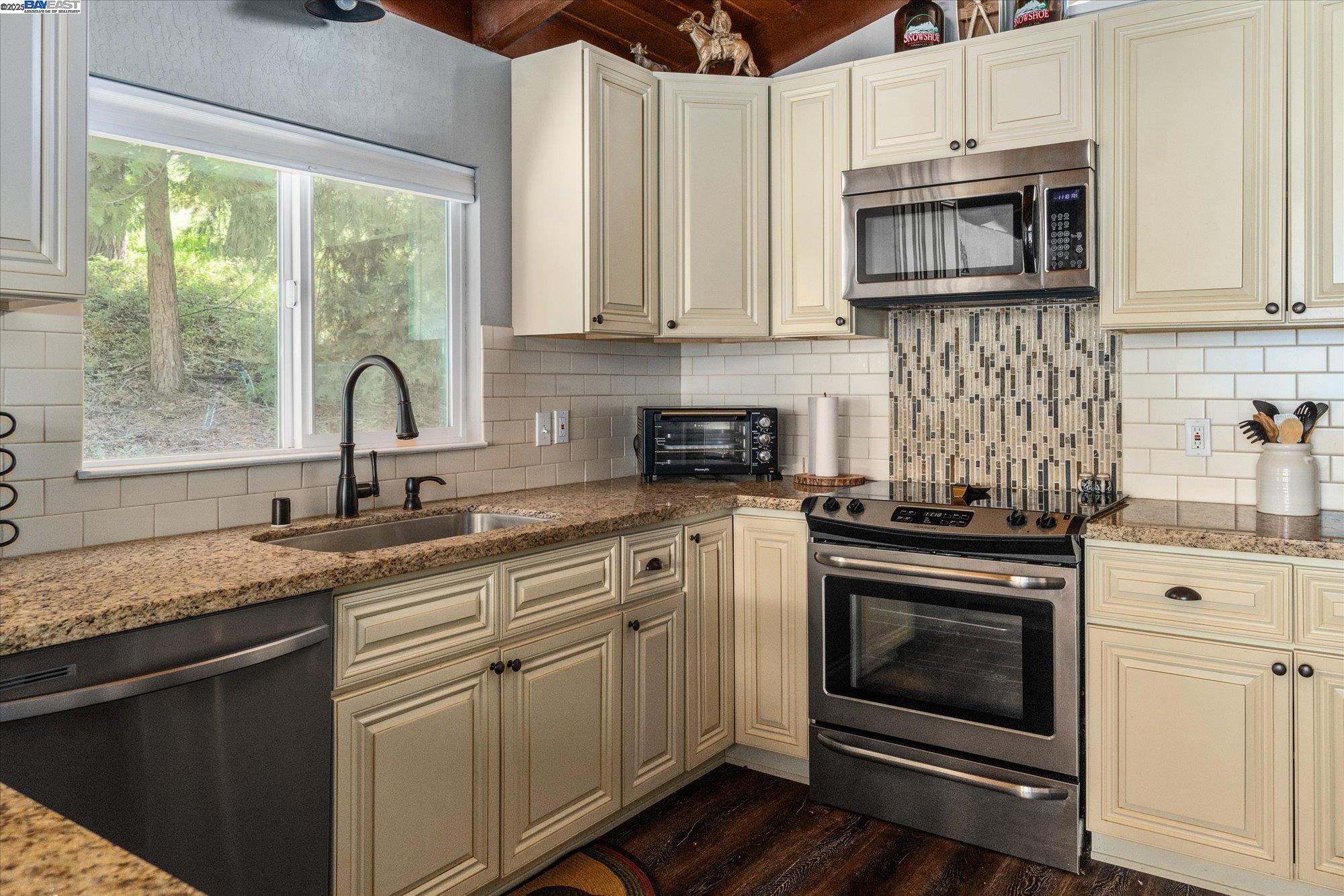 Detail Gallery Image 12 of 36 For 2190 Patricia Ln, Arnold,  CA 95223 - 3 Beds | 2/1 Baths